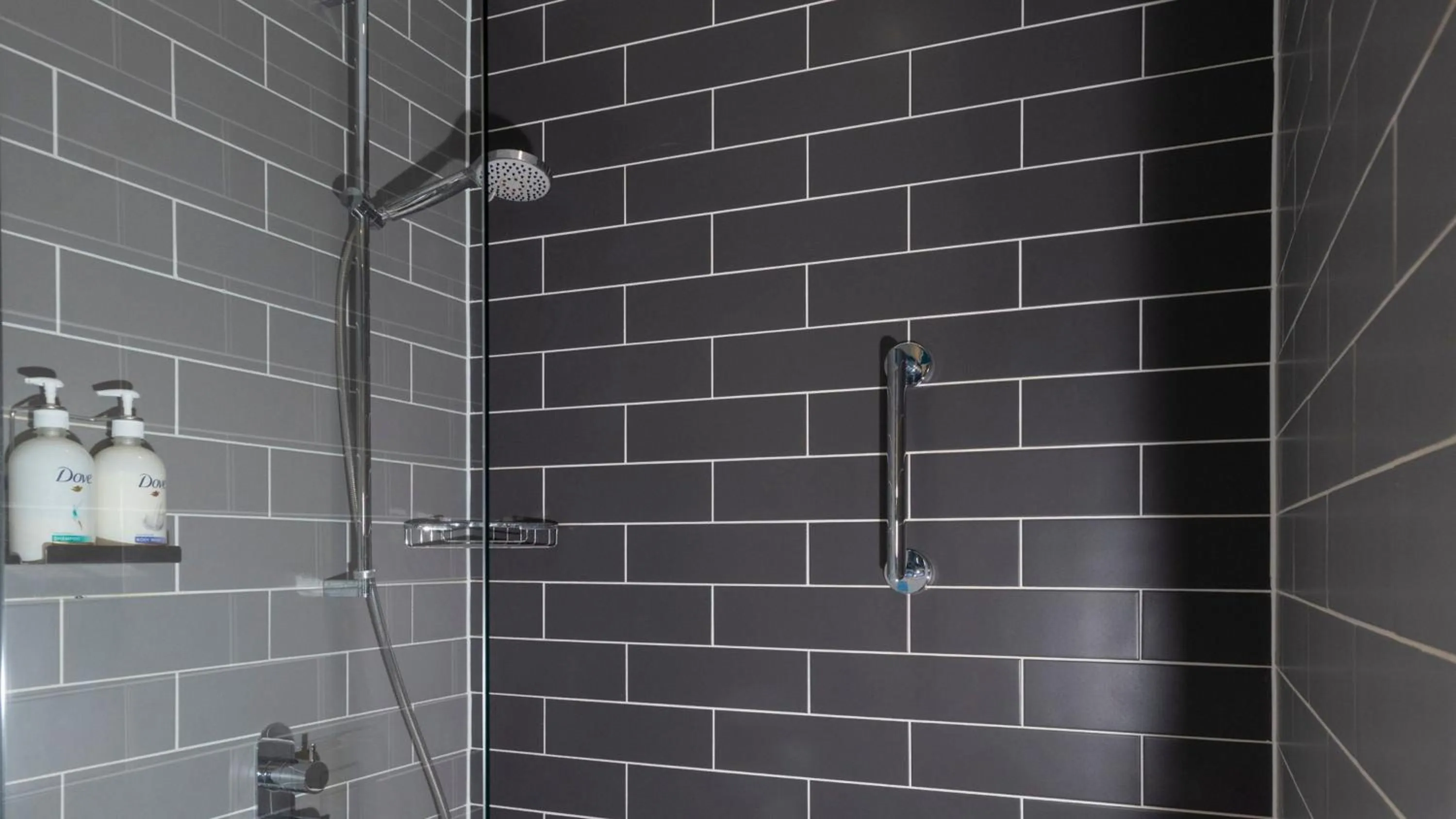 Photo of the whole room in Holiday Inn Express Swindon City Centre by IHG