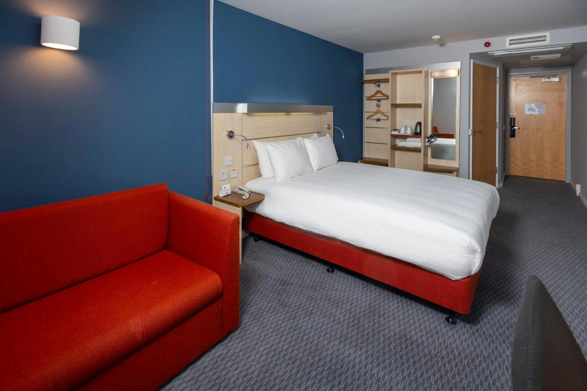 Photo of the whole room, Bed in Holiday Inn Express Swindon City Centre by IHG