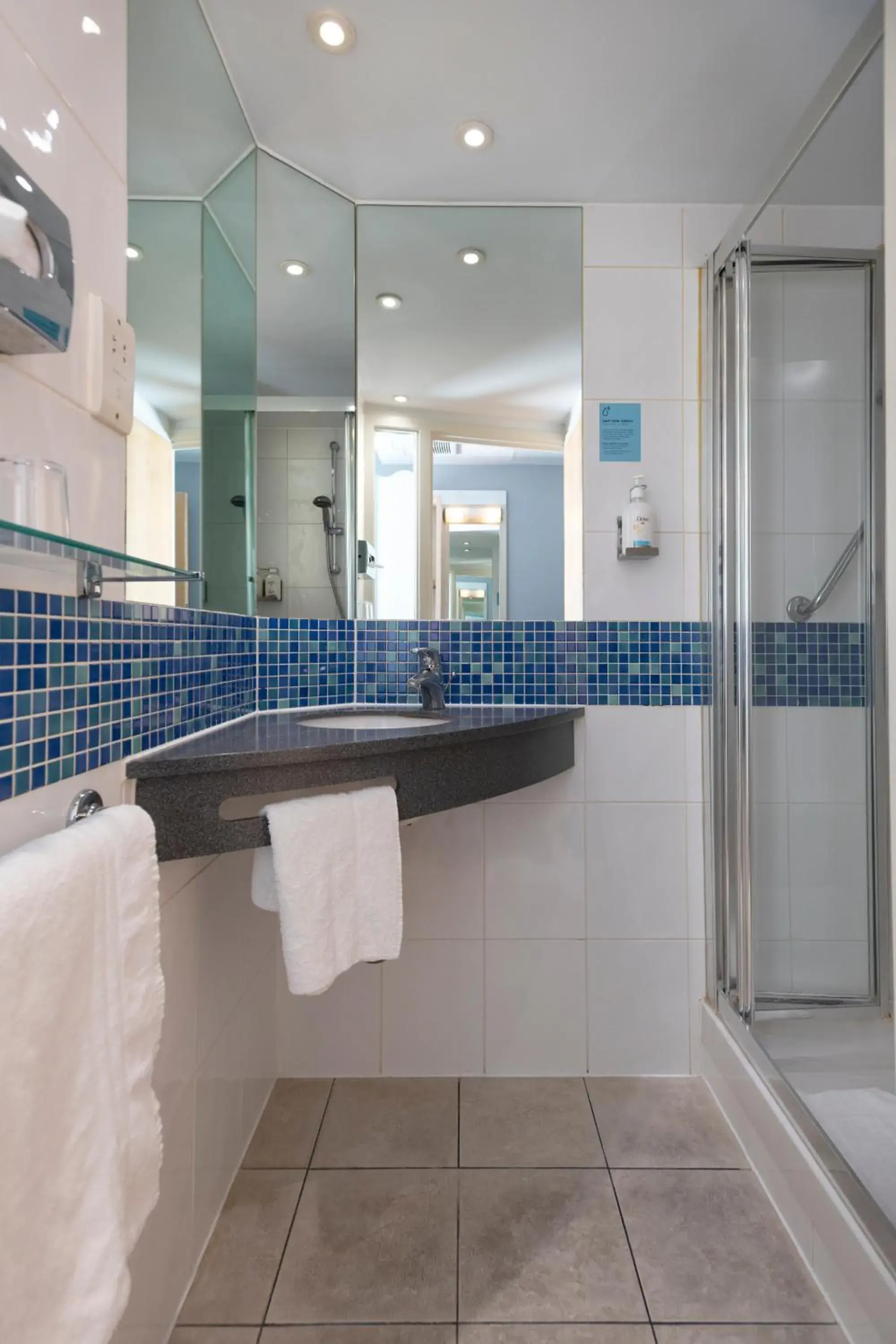 Standard Twin Room with Free Hot Breakfast in Holiday Inn Express Swindon City Centre by IHG Standard Twin Room with Free Hot Breakfast in Holiday Inn Express Swindon City Centre by IHG