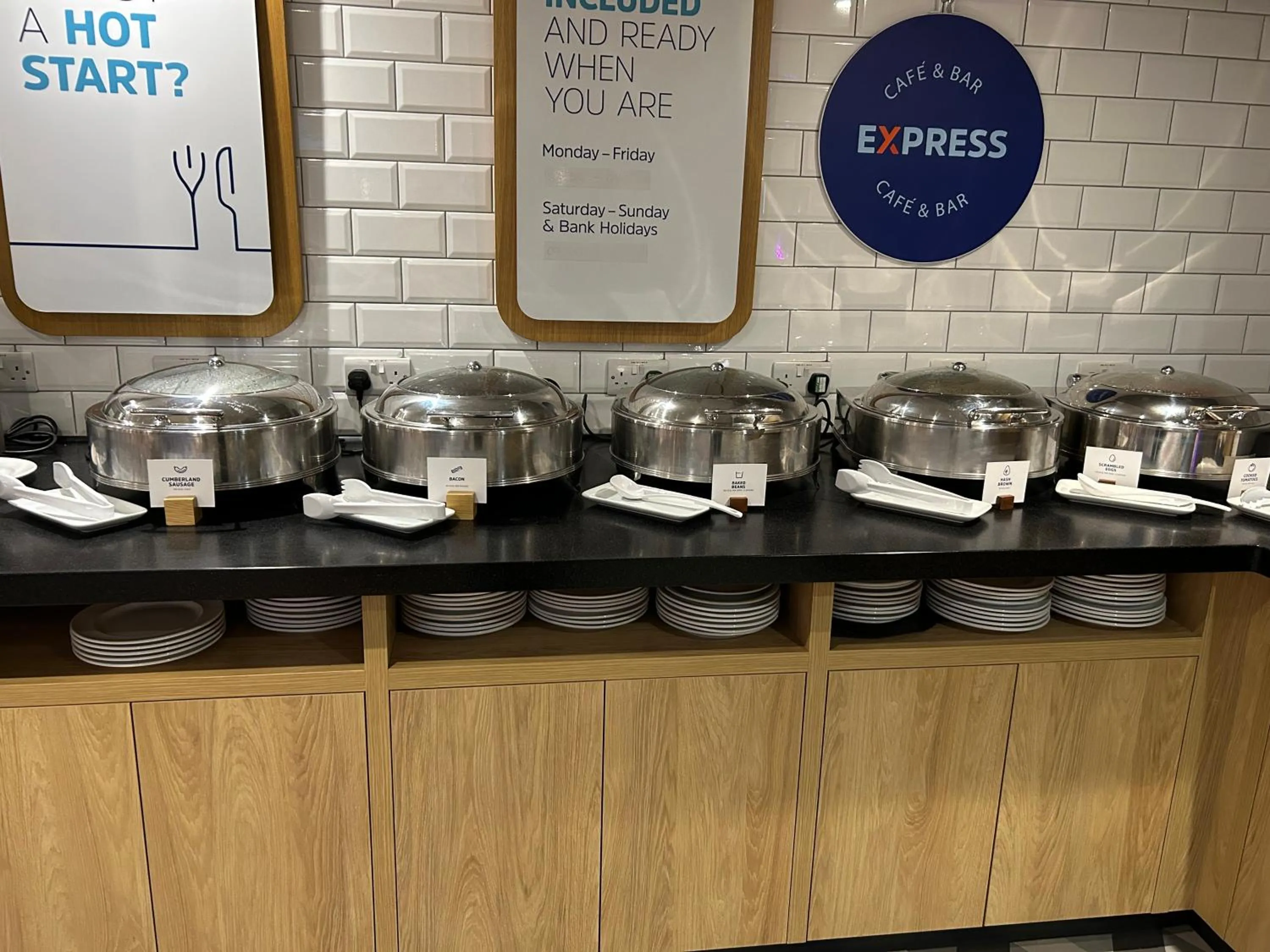 Food and drinks in Holiday Inn Express Swindon City Centre by IHG