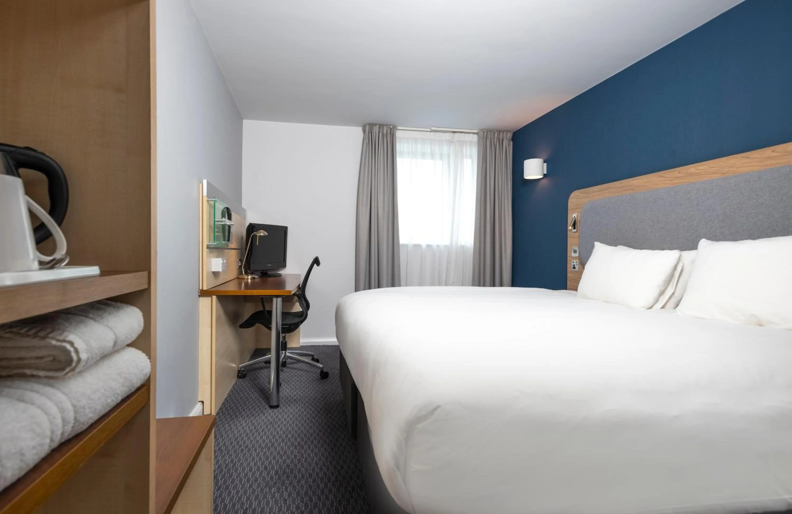 Photo of the whole room, Bed in Holiday Inn Express Swindon City Centre by IHG
