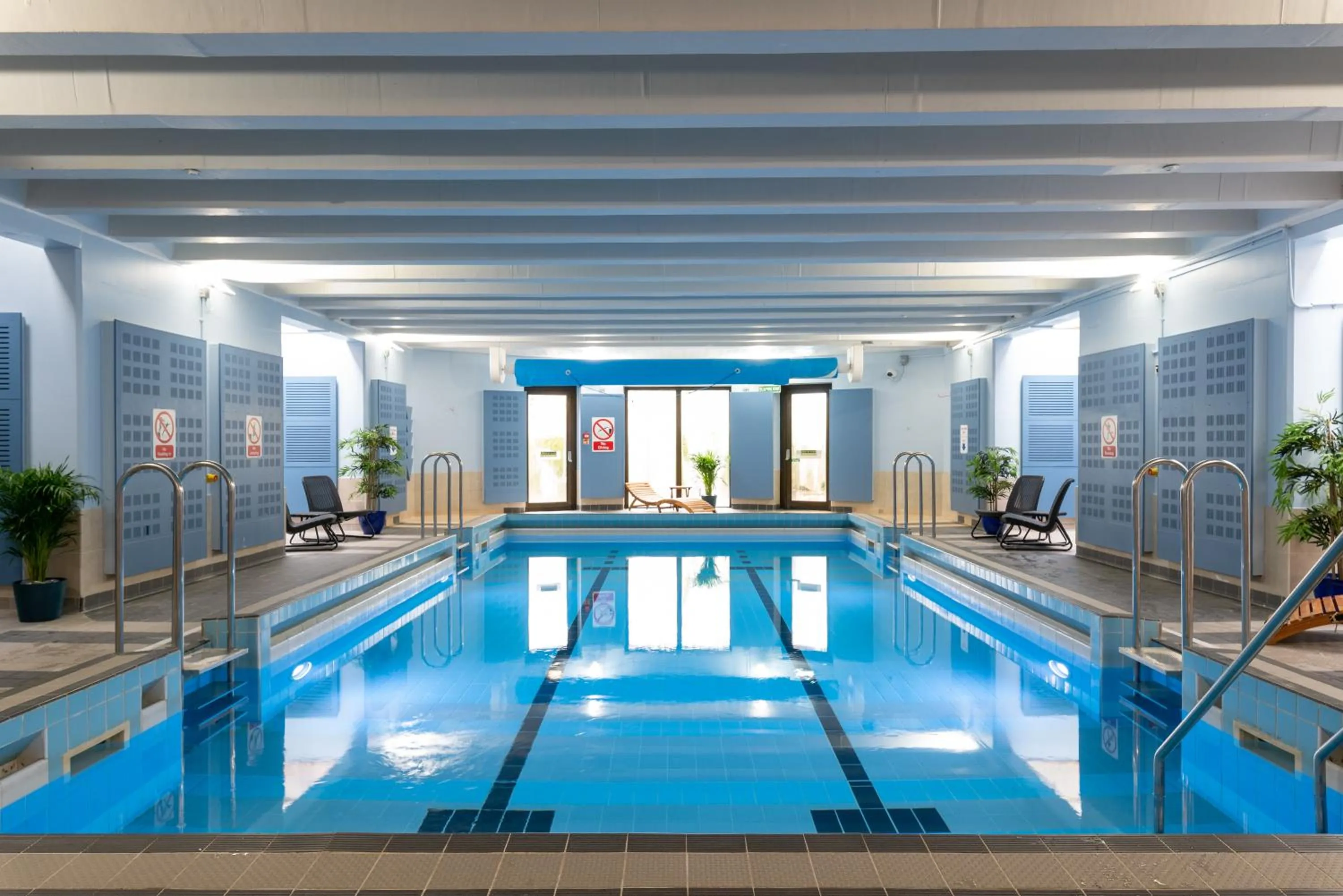 Pool view in Windermere Manor Hotel