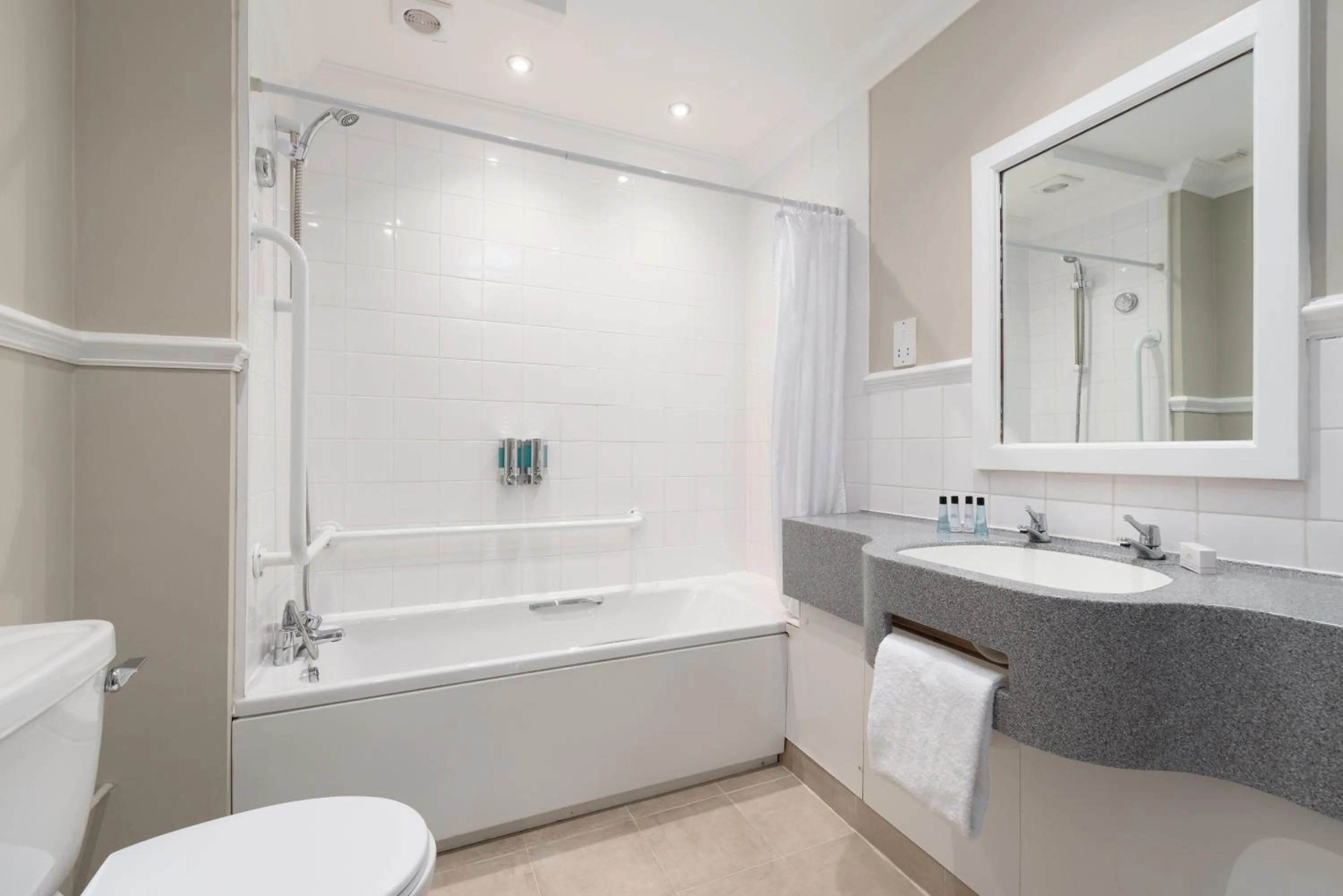 Shower in Windermere Manor Hotel