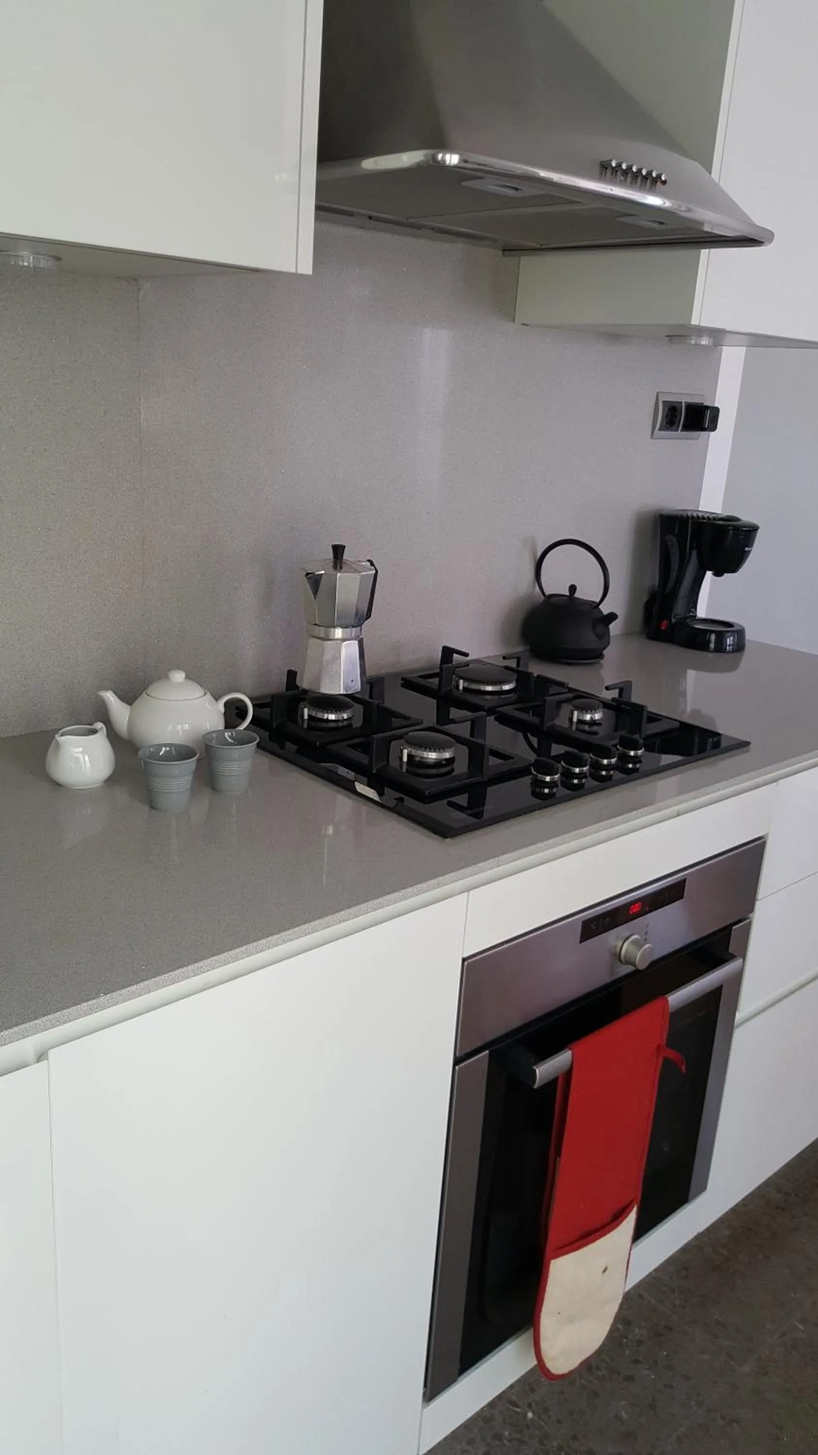 Kitchen or kitchenette in The Sky Attic Apartment