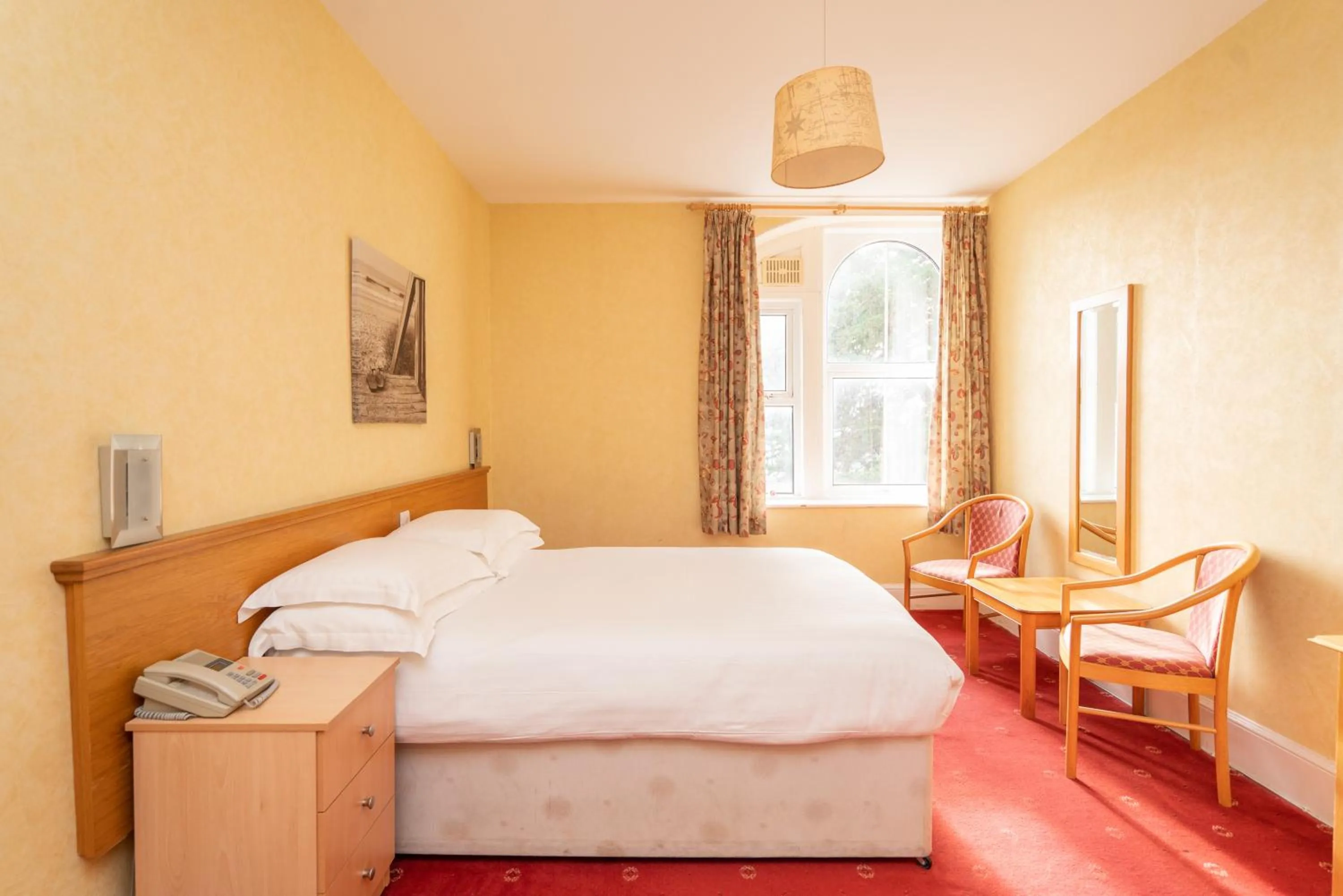 Bed in Lauriston Hotel