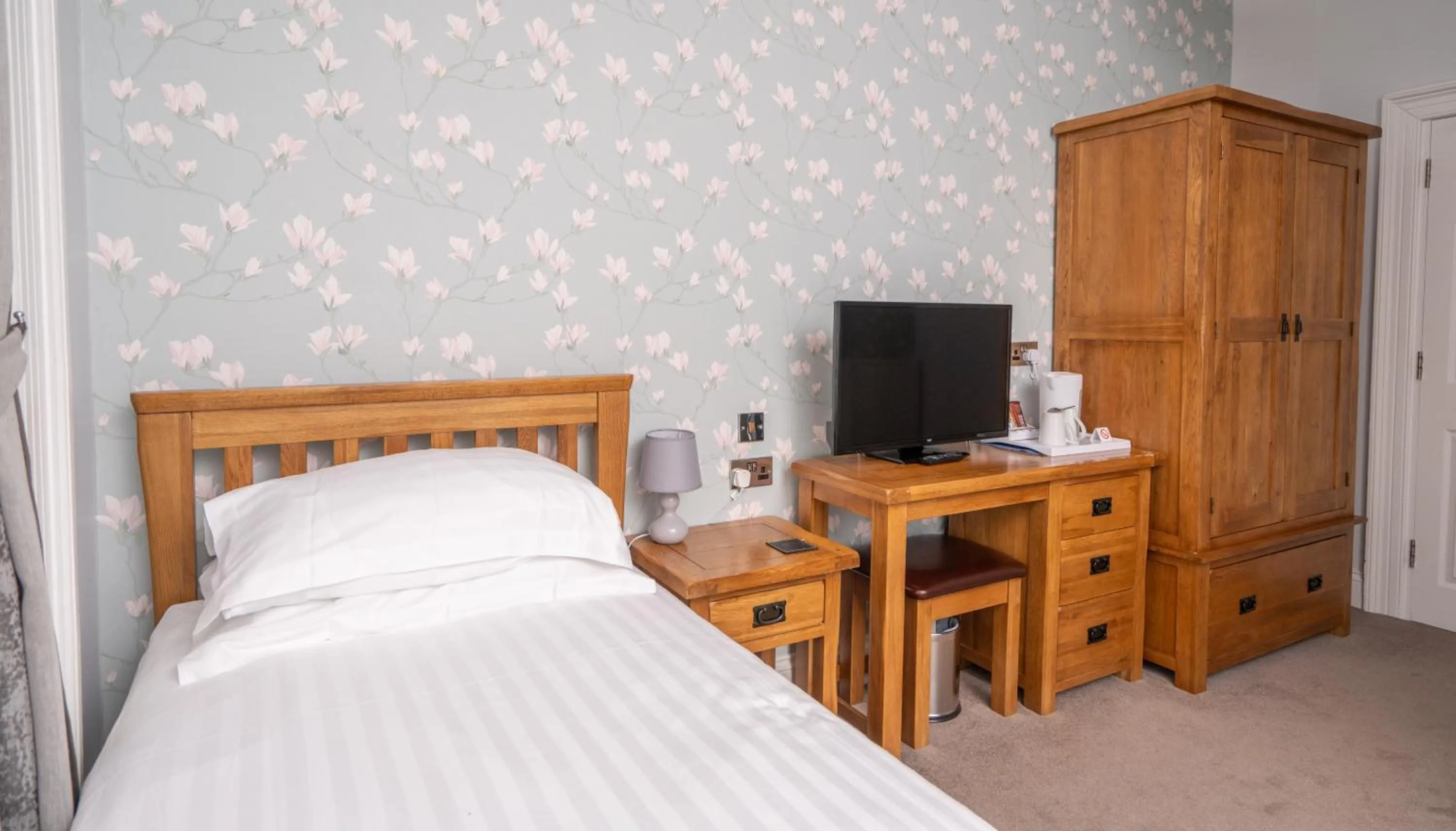 Bed in Lauriston Hotel