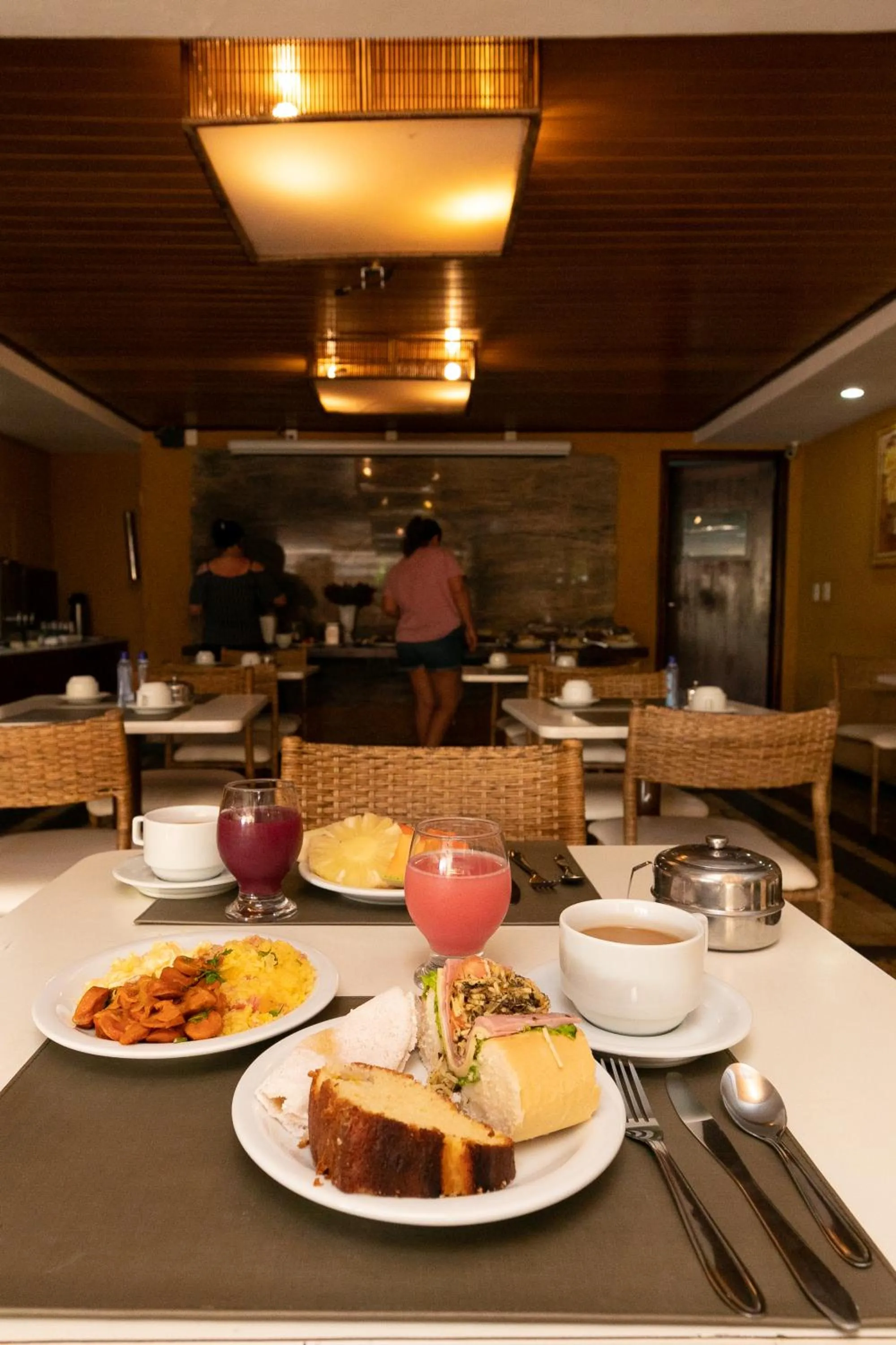 Restaurant/places to eat in Safari Natal Beach Hotel