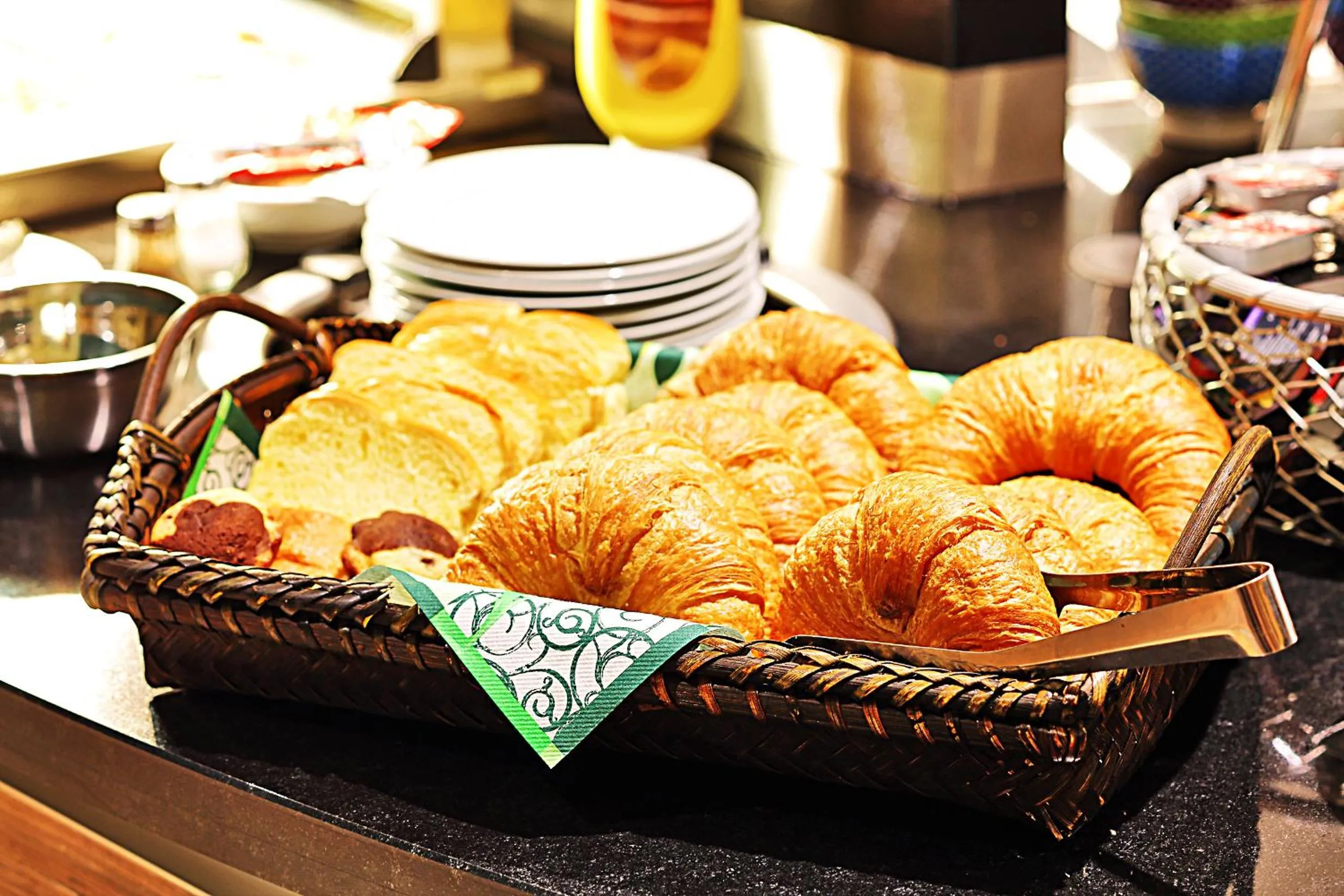 Food and drinks in Green Deer Bavarian Hotel