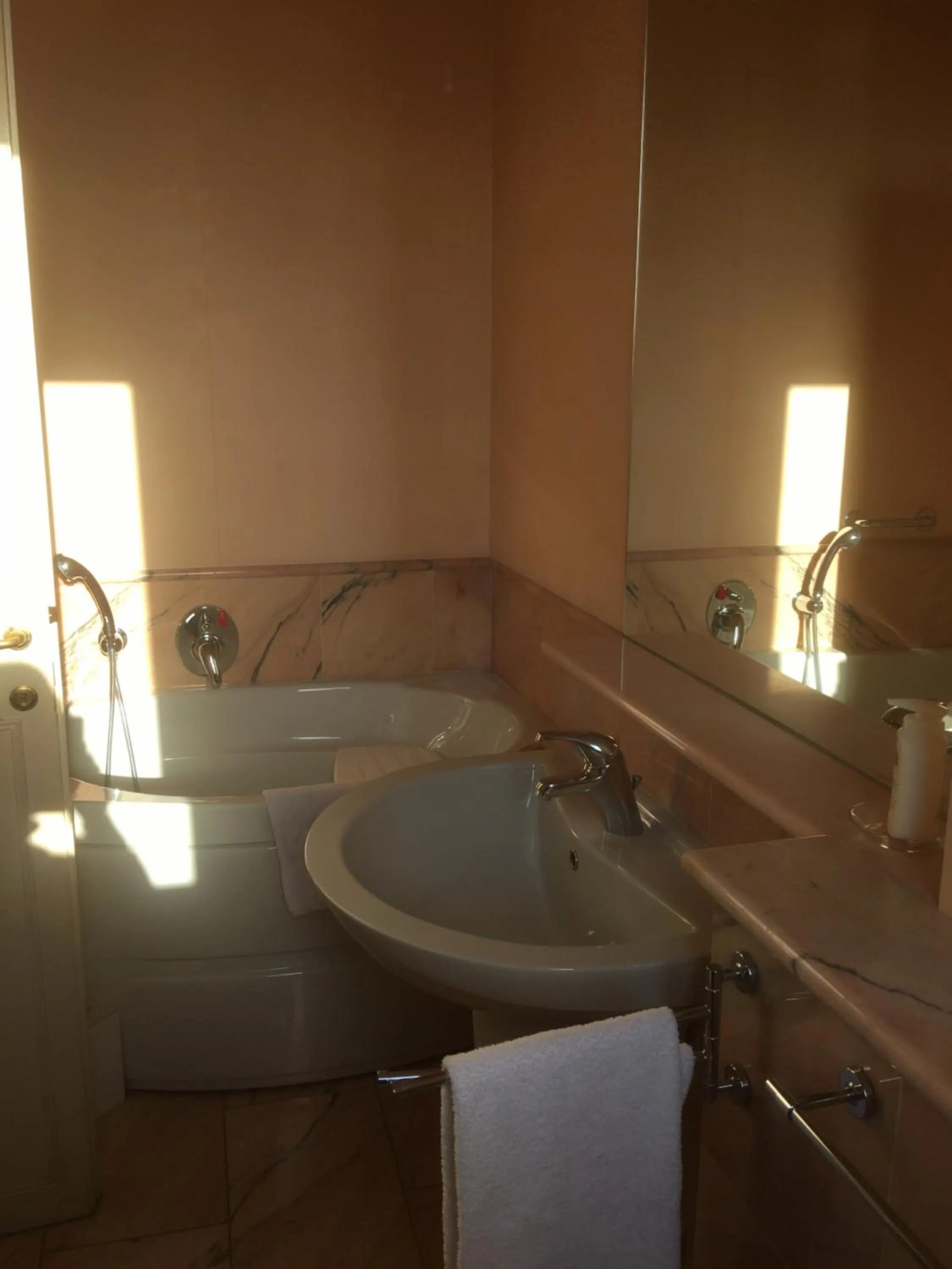 Bathroom in Cherubini Florence Residence
