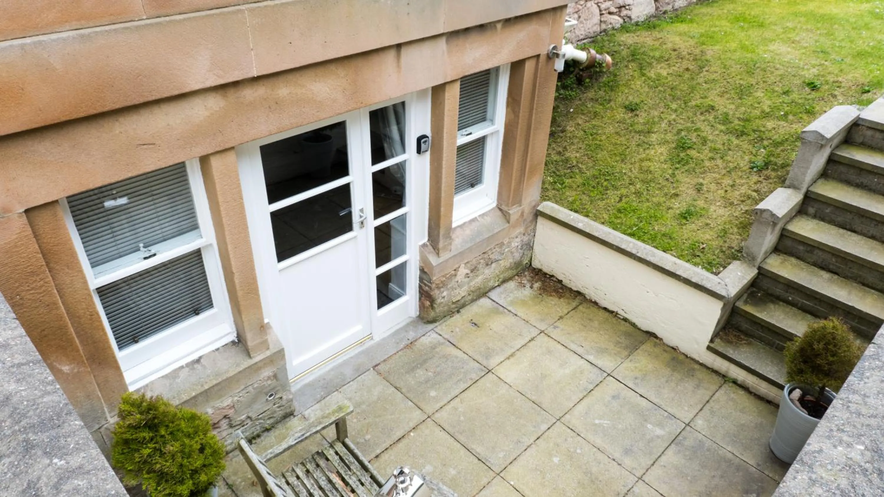 Property building in Invernairne