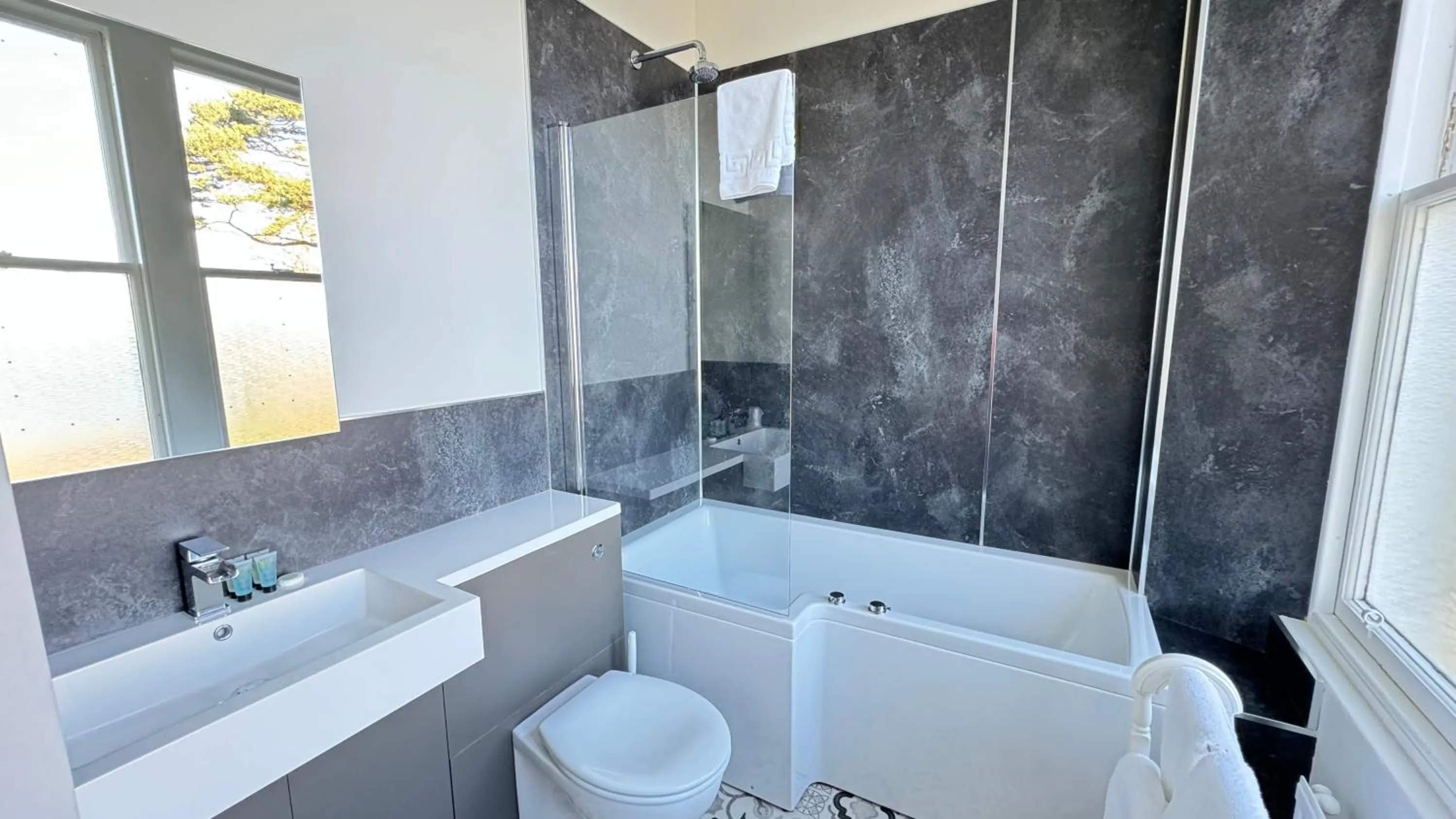 Property building in Invernairne