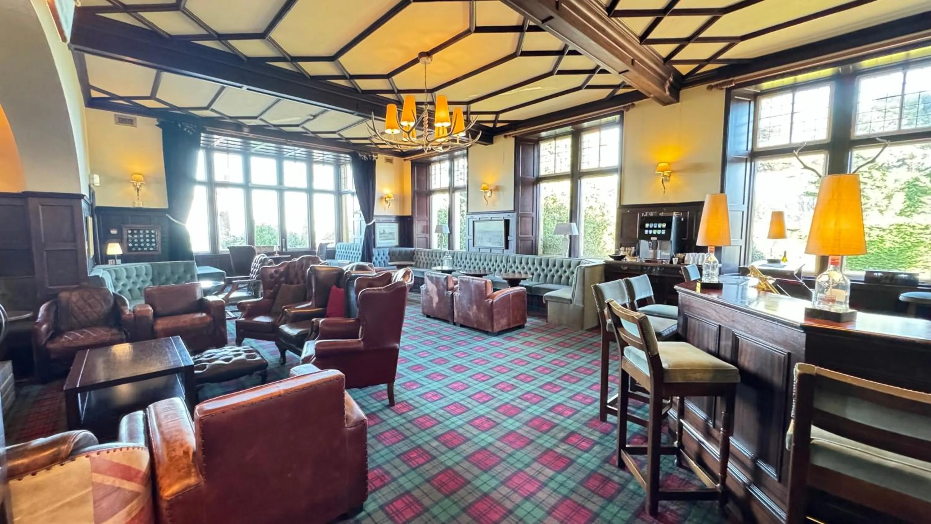 Property building in Invernairne