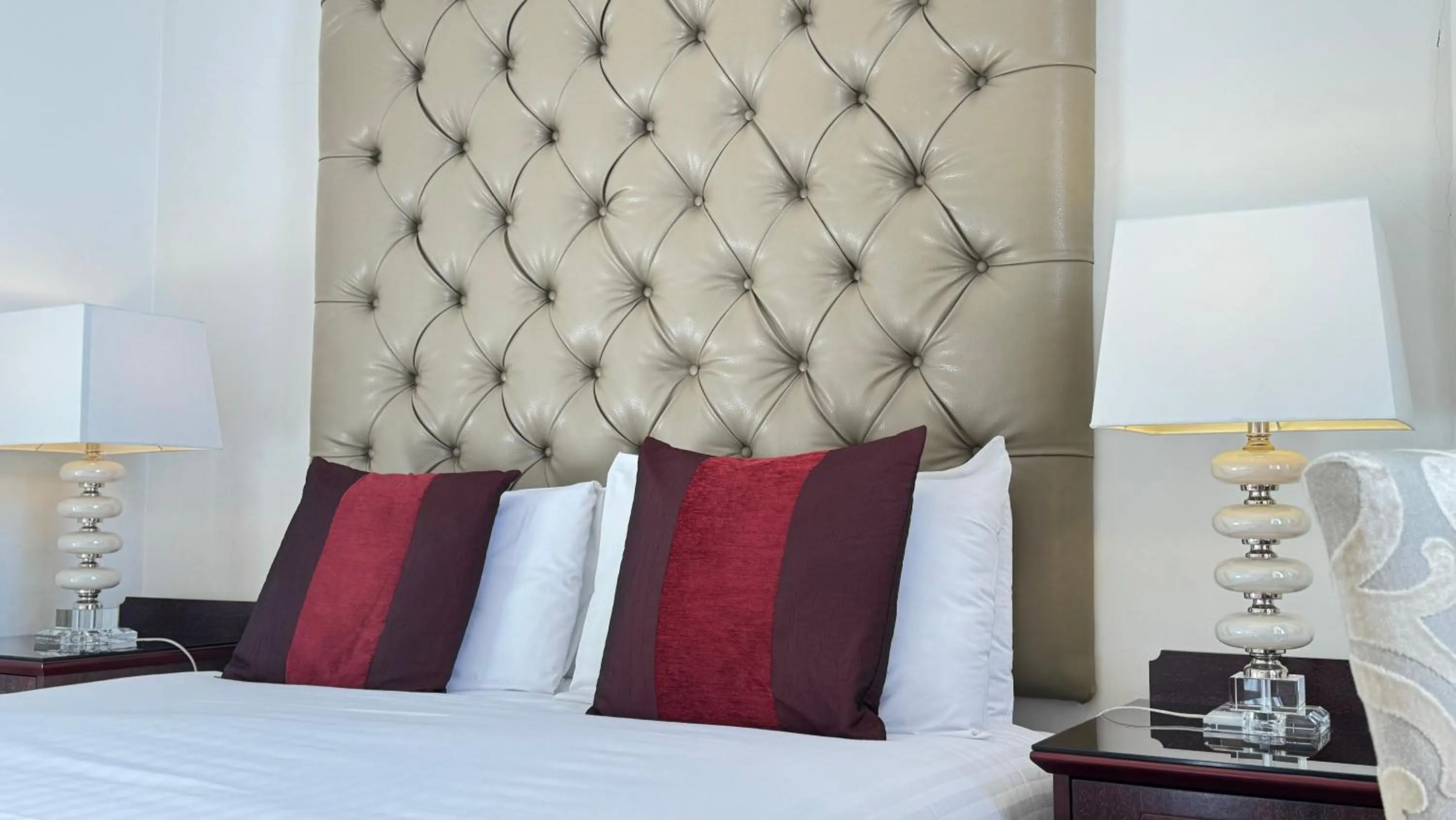 Property building, Bed in Invernairne