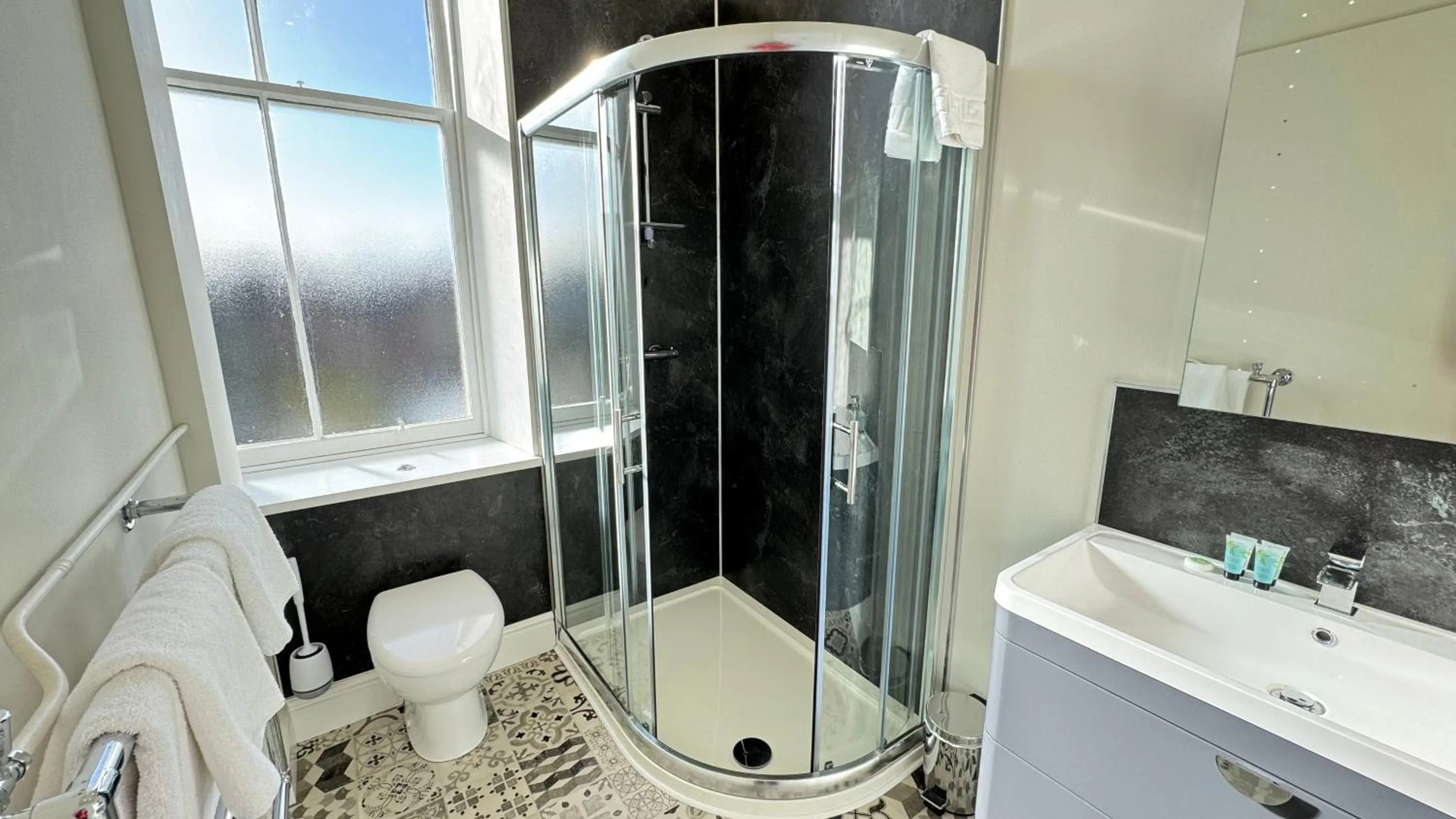 Property building in Invernairne