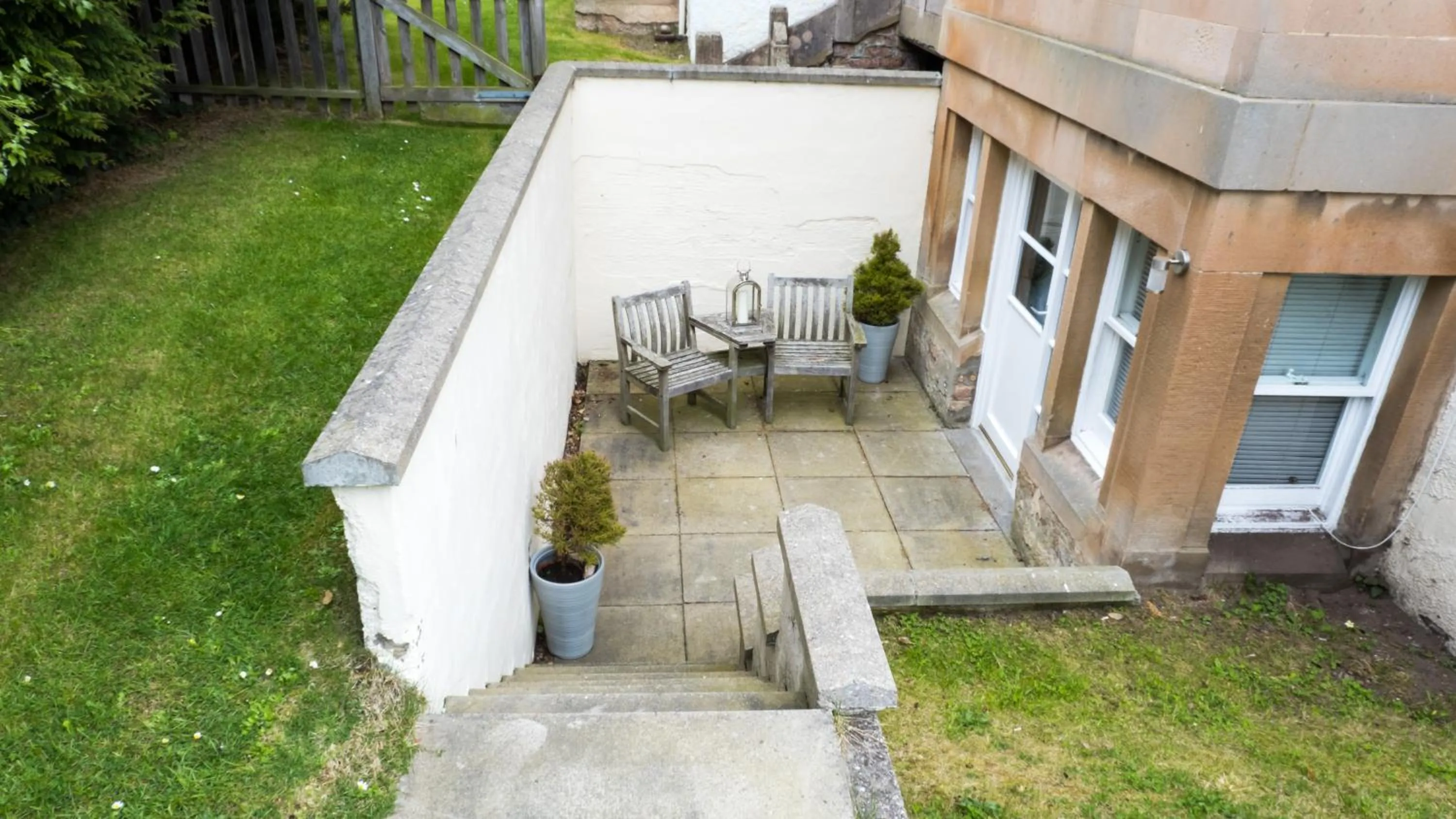 Property building in Invernairne