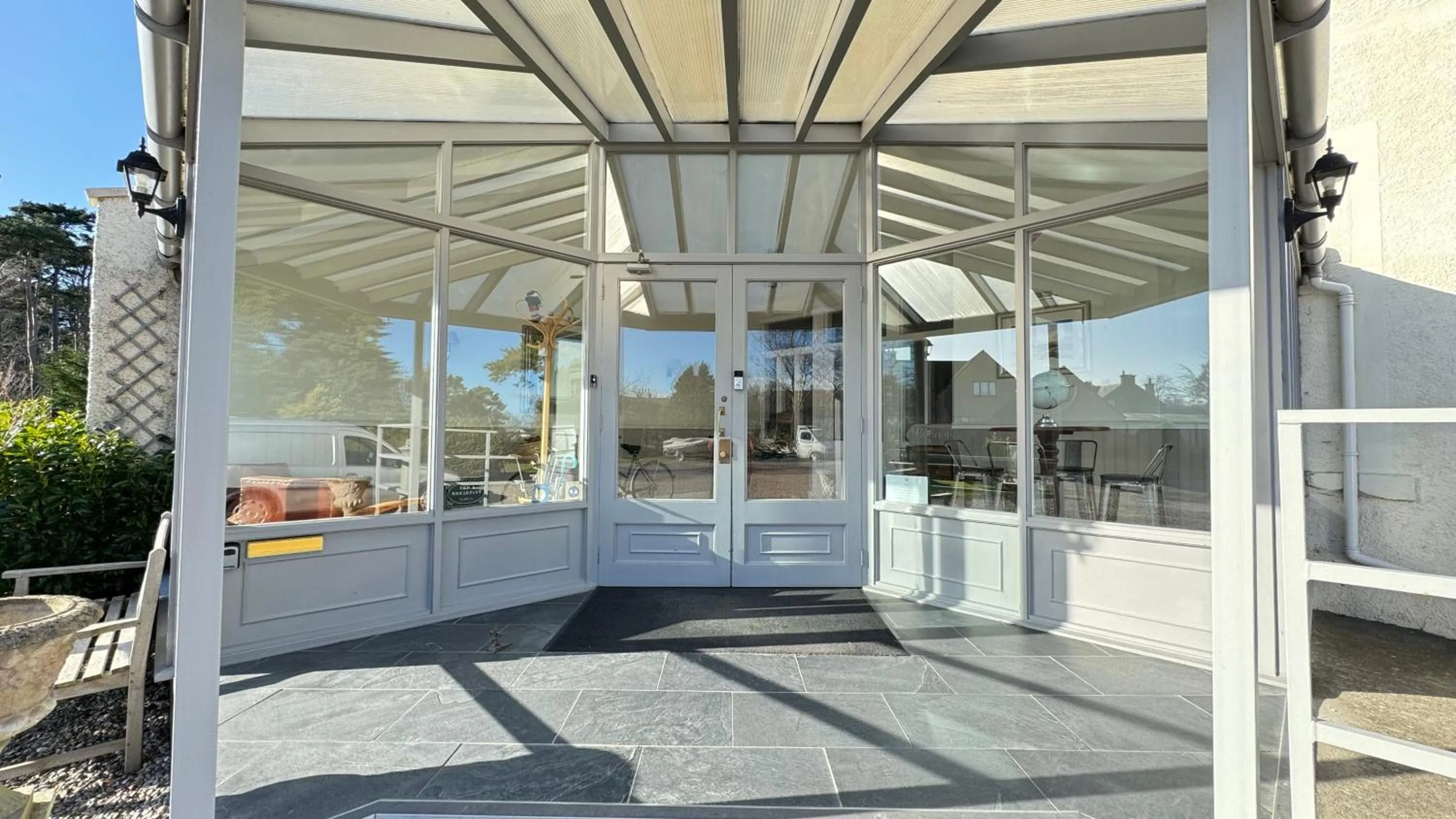 Property building in Invernairne