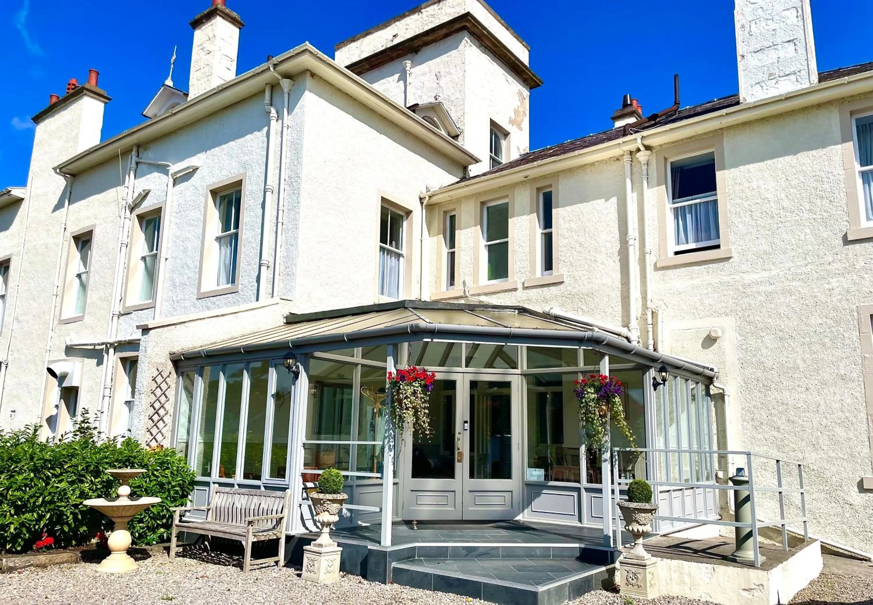 Property building in Invernairne