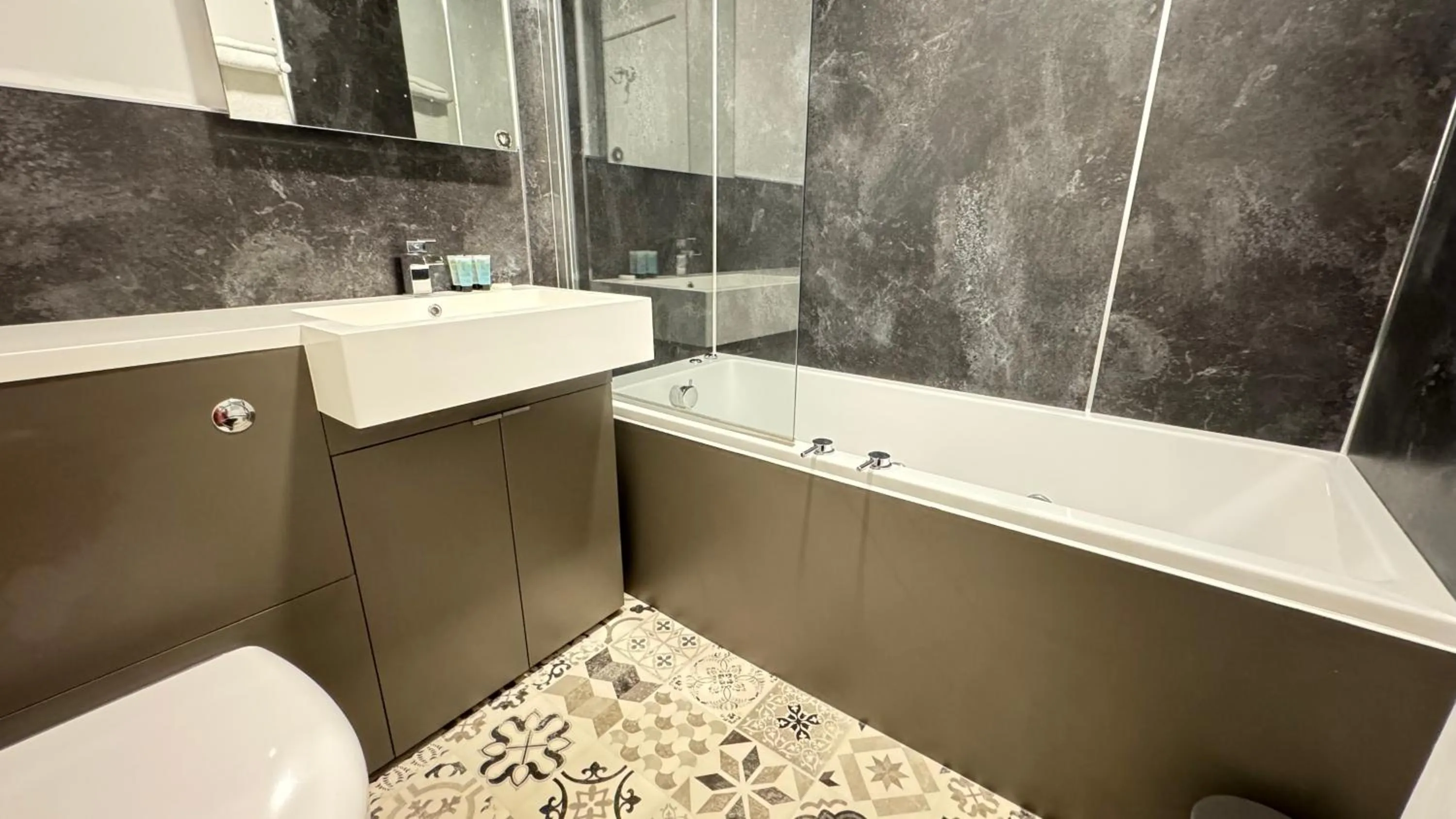 Property building in Invernairne