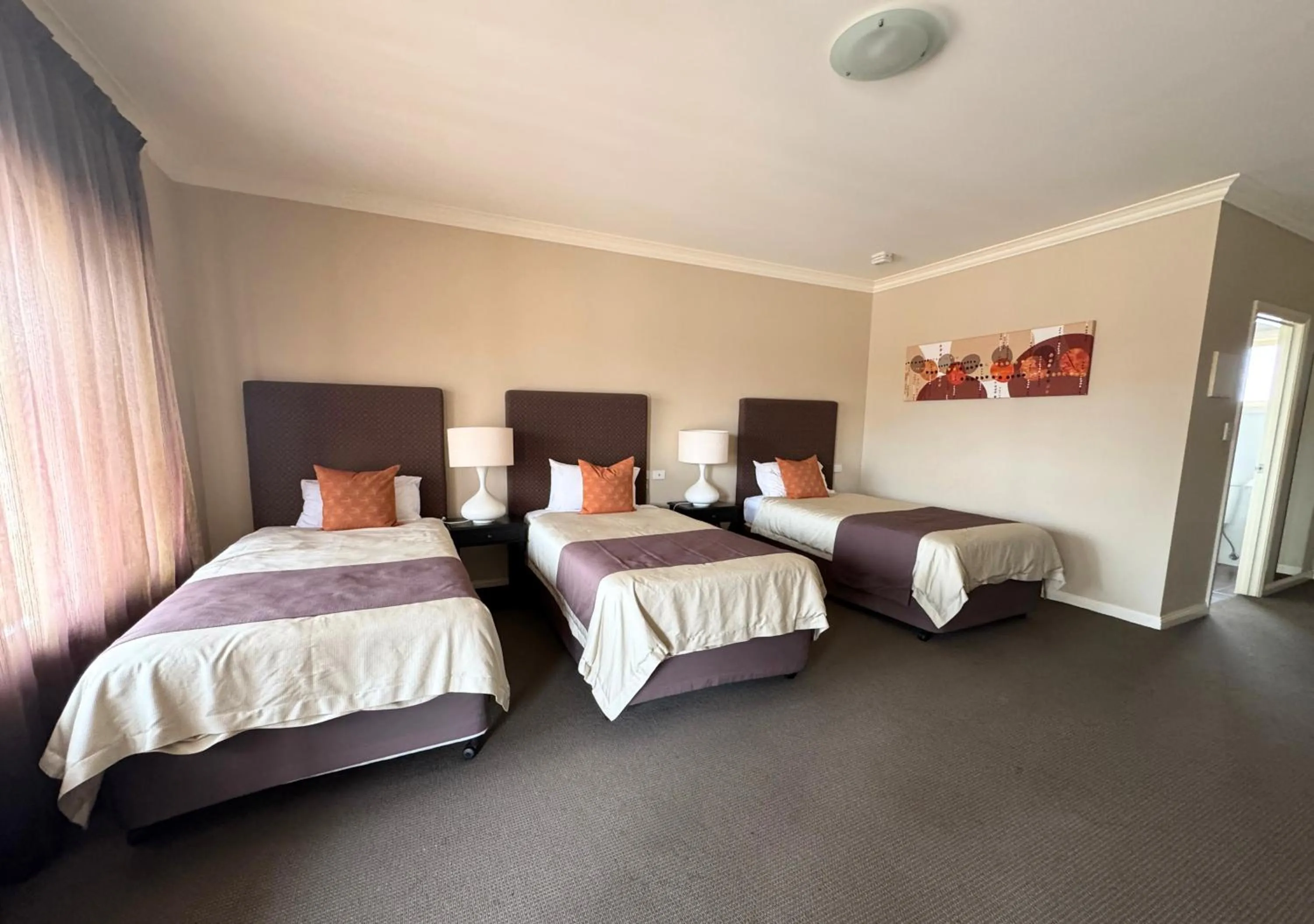 Bed in Sundowner Motel Hotel