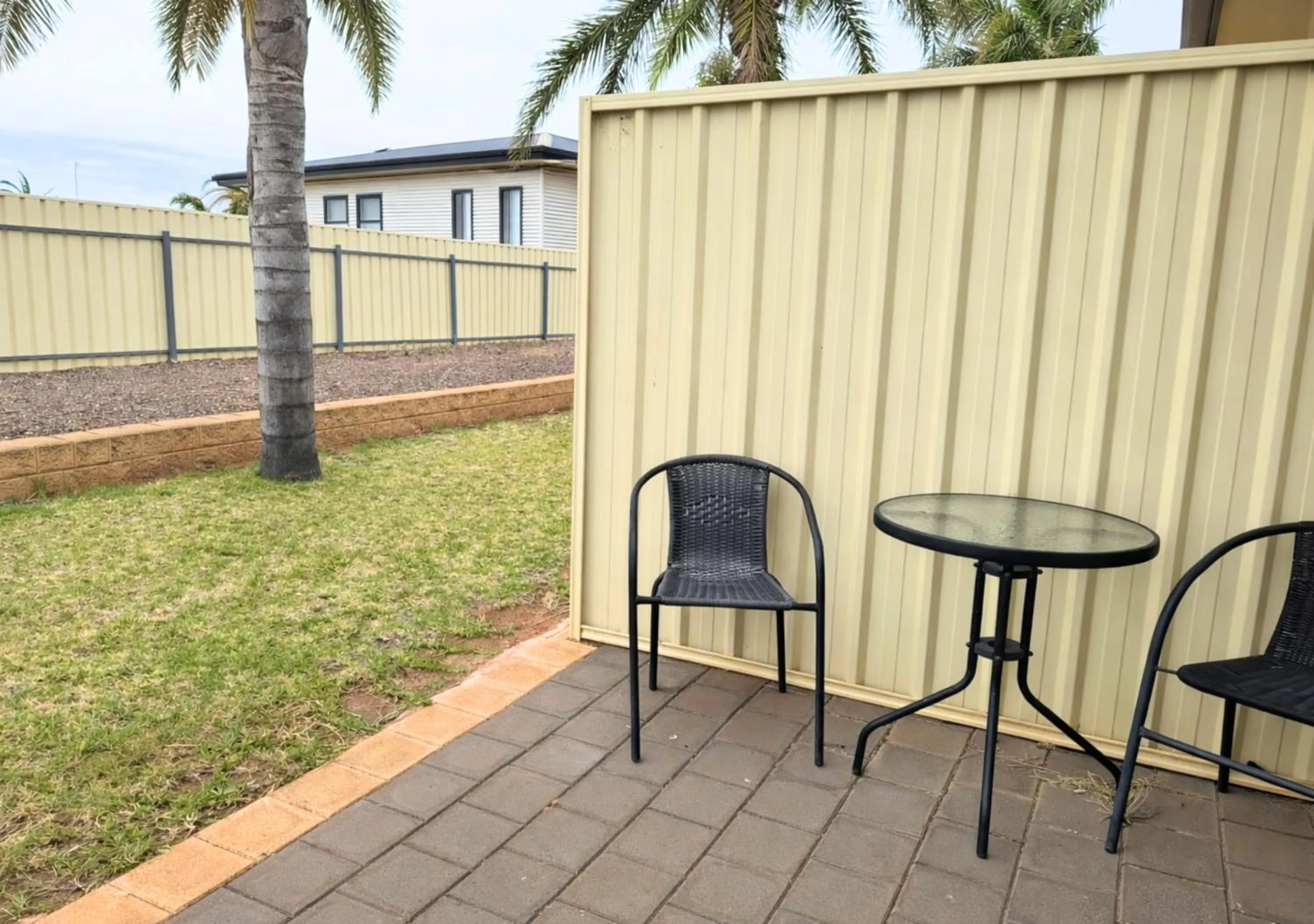 Patio in Sundowner Motel Hotel
