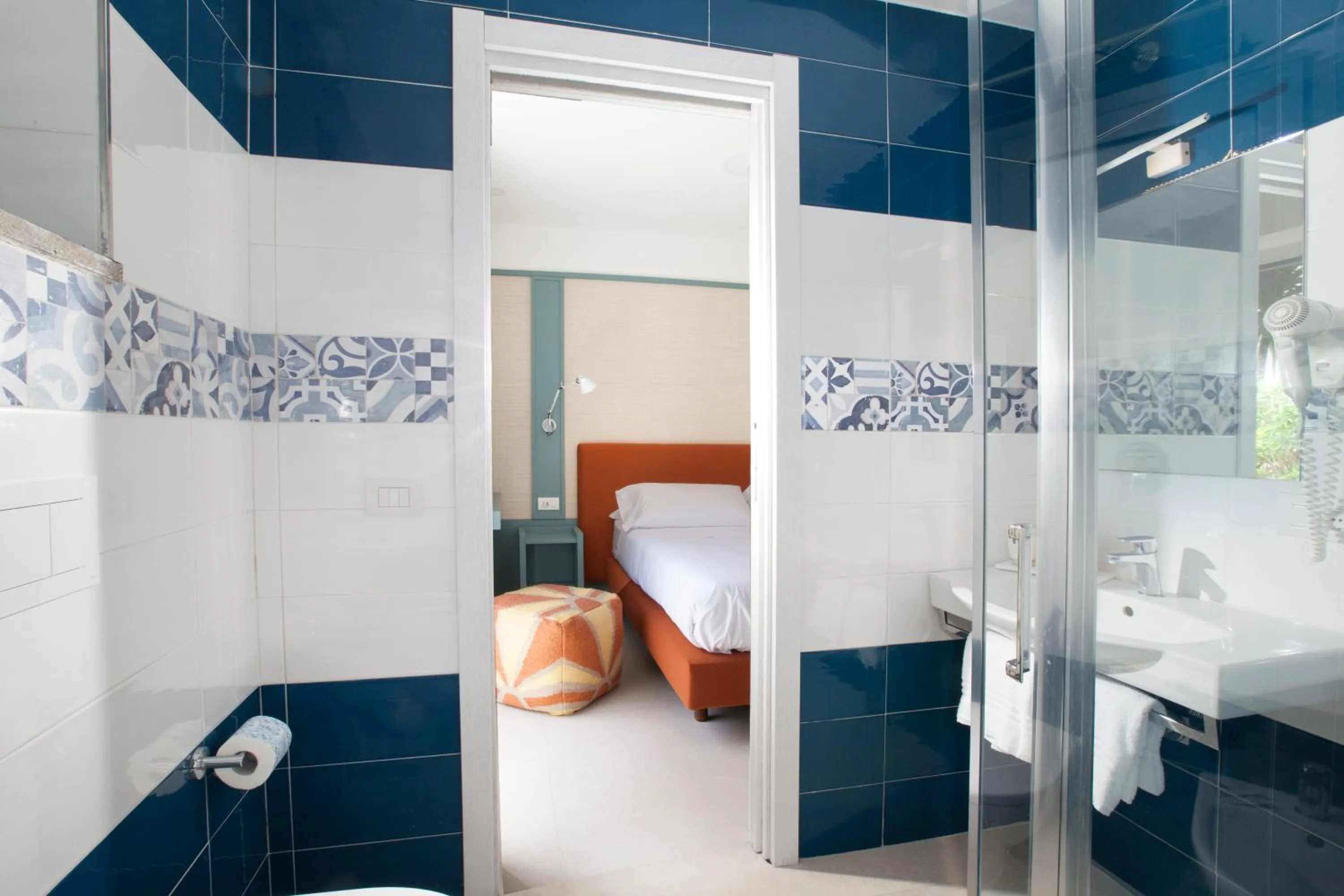 Bathroom, Bed in Hotel O Sole Mio