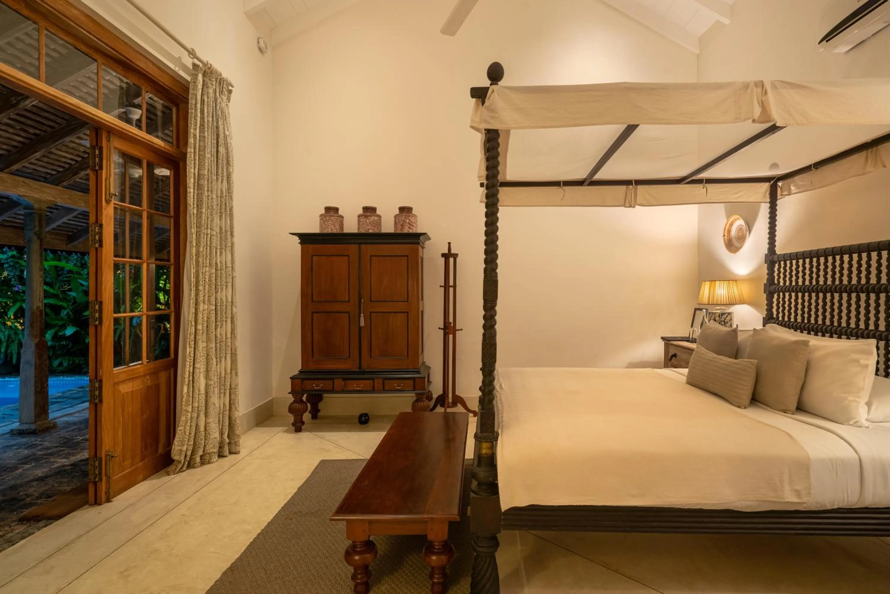 Bedroom, Bed in Taru Villas Rampart Street - Galle Fort