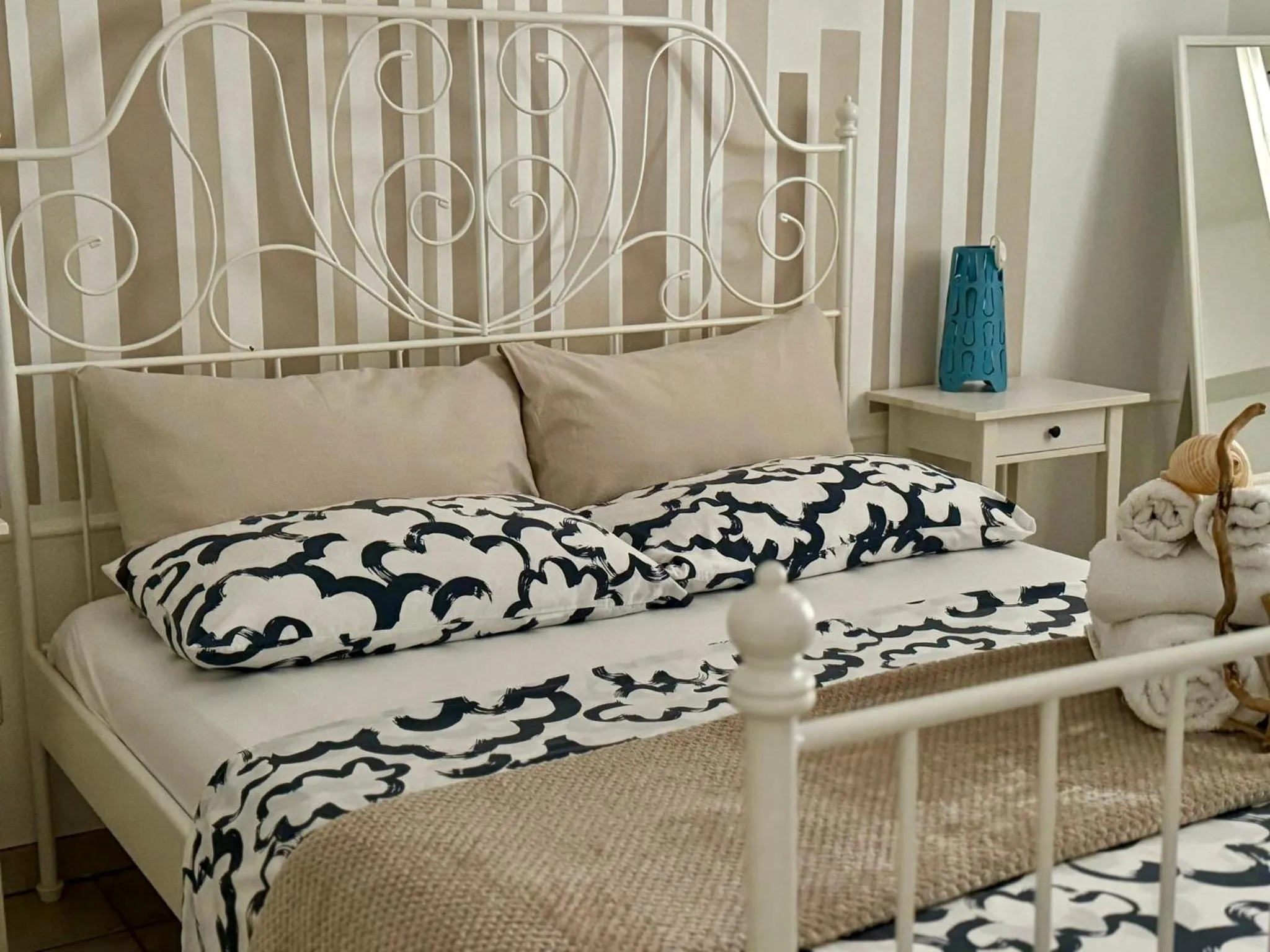 Bedroom, Bed in Cozzo Spadaro B&B OnlyRooms