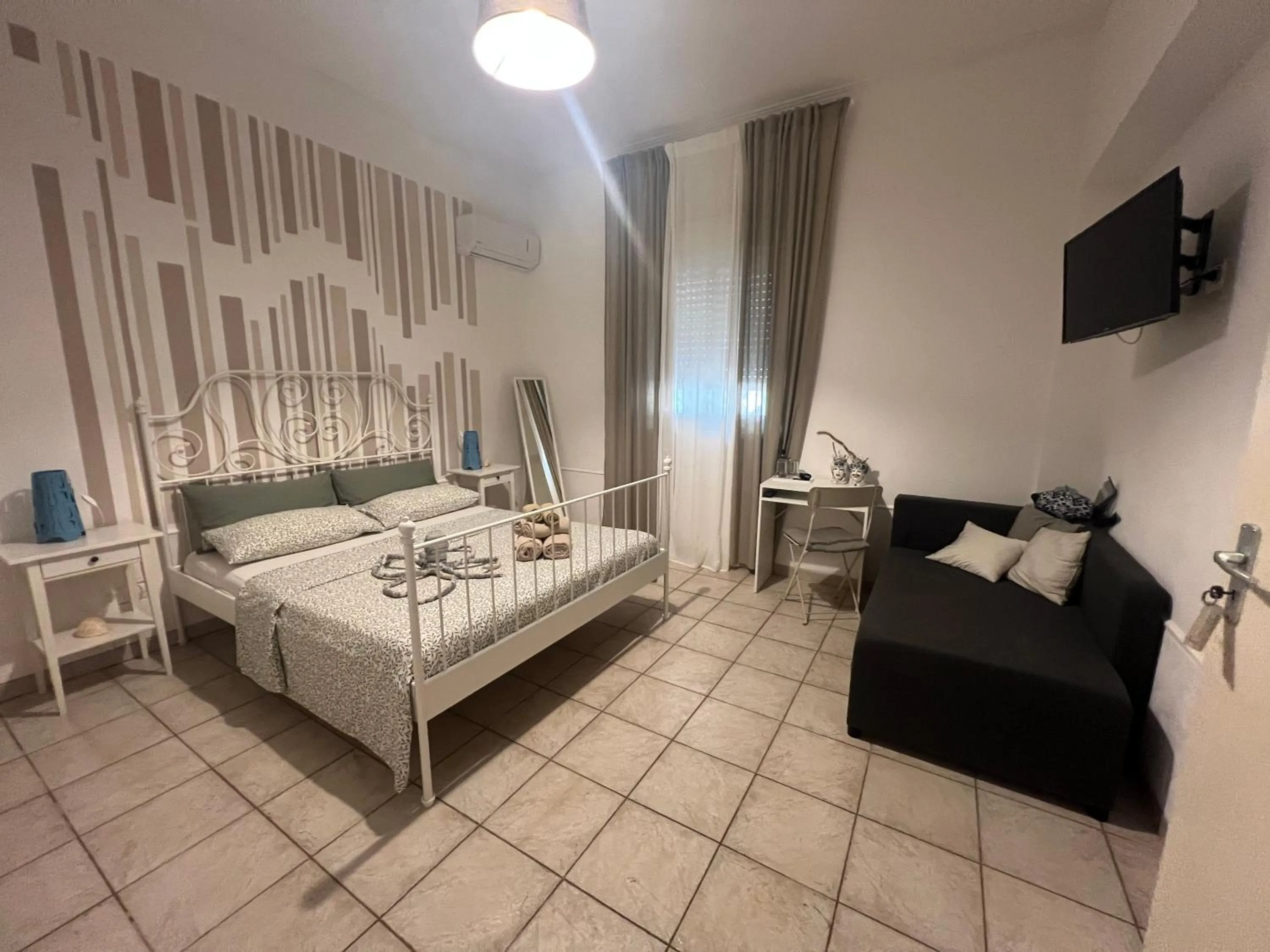 TV and multimedia, Bed in Cozzo Spadaro B&B OnlyRooms