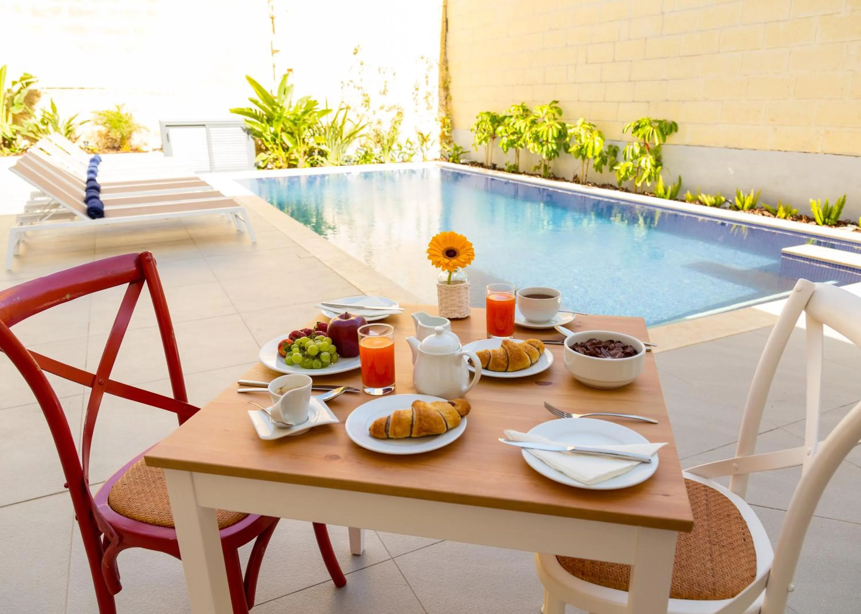 Swimming pool in BB De Rohan