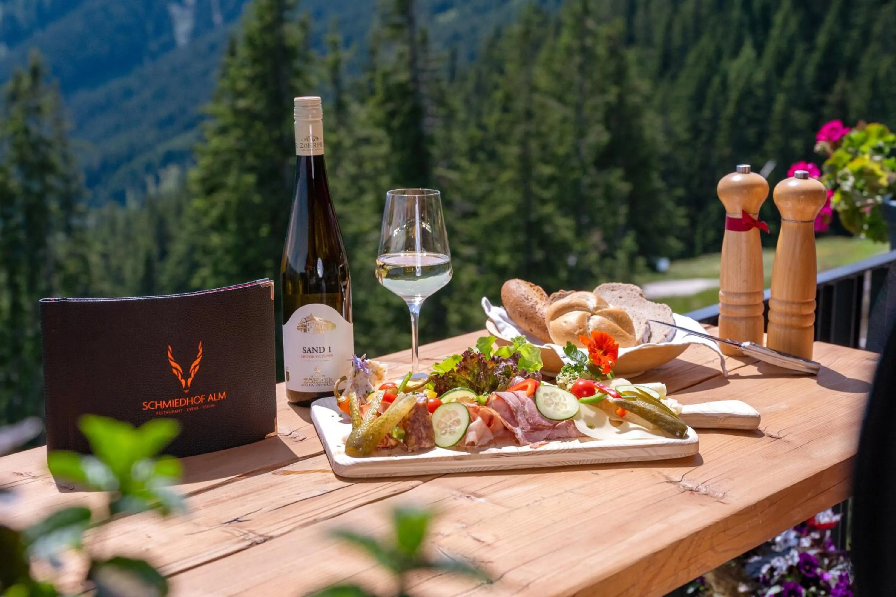 Restaurant/places to eat in Schmiedhof Alm