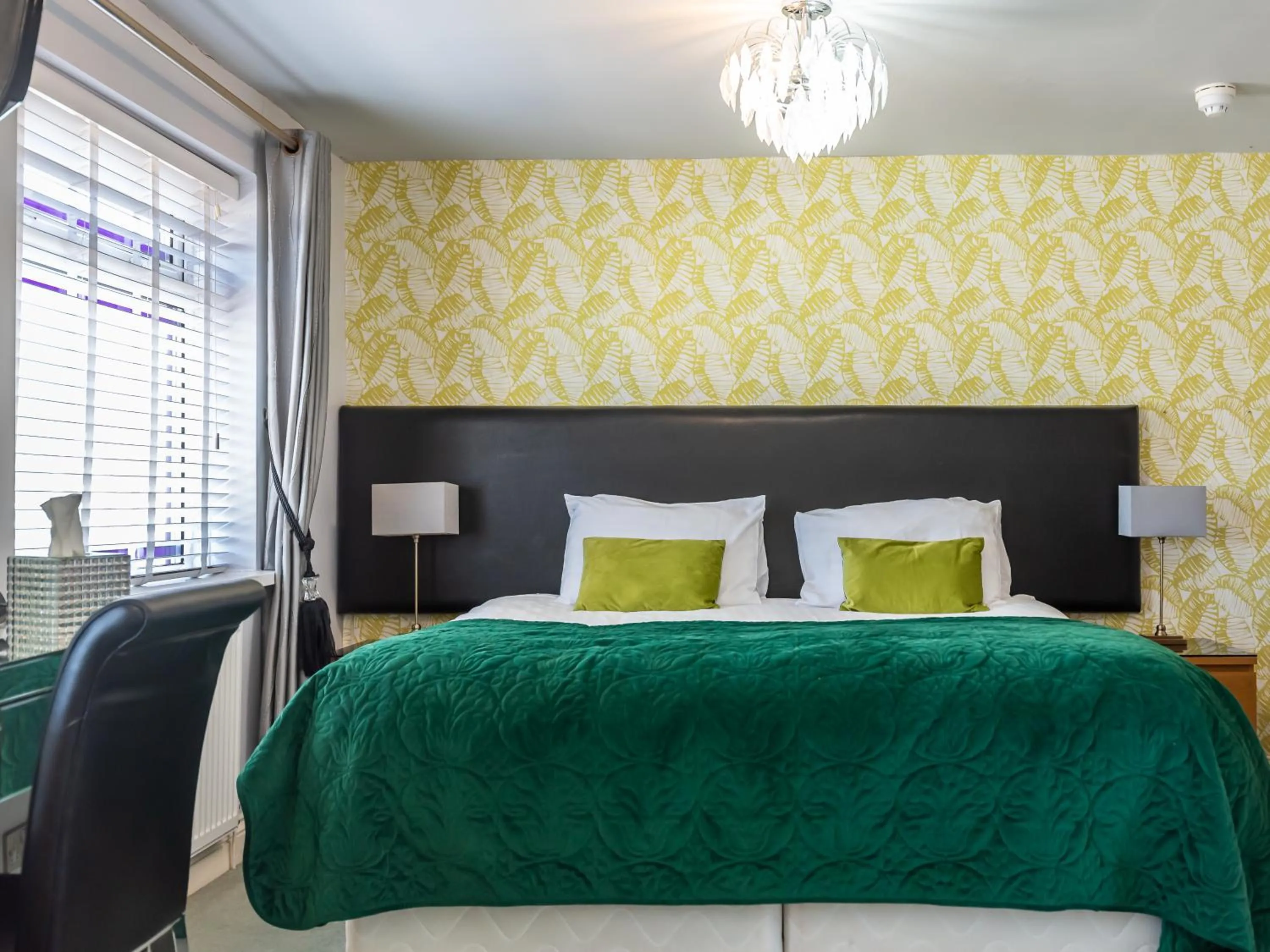 Deluxe King Room in The Kenley Hotel