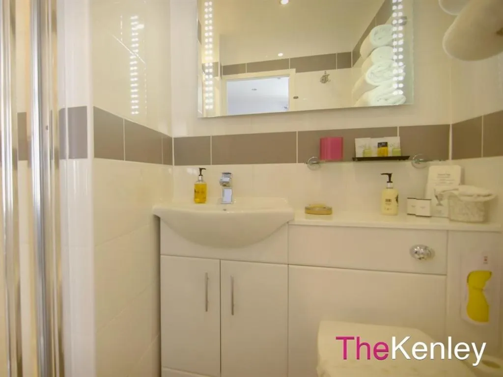 Bathroom in The Kenley Hotel