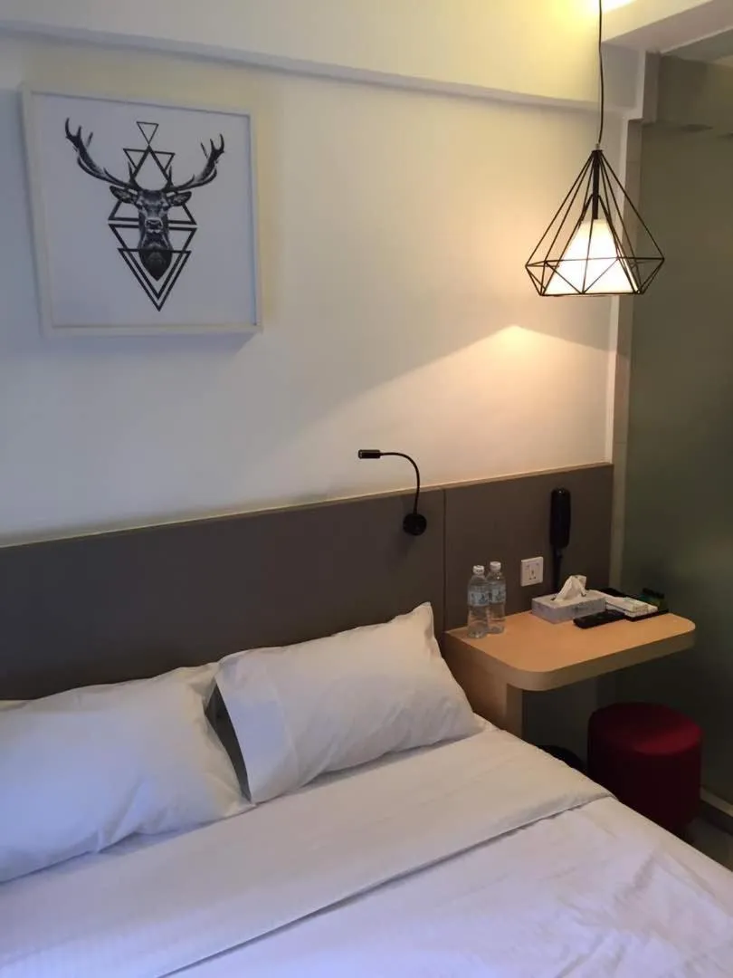 Bedroom, Bed in Mixx Express Hotel Sunway