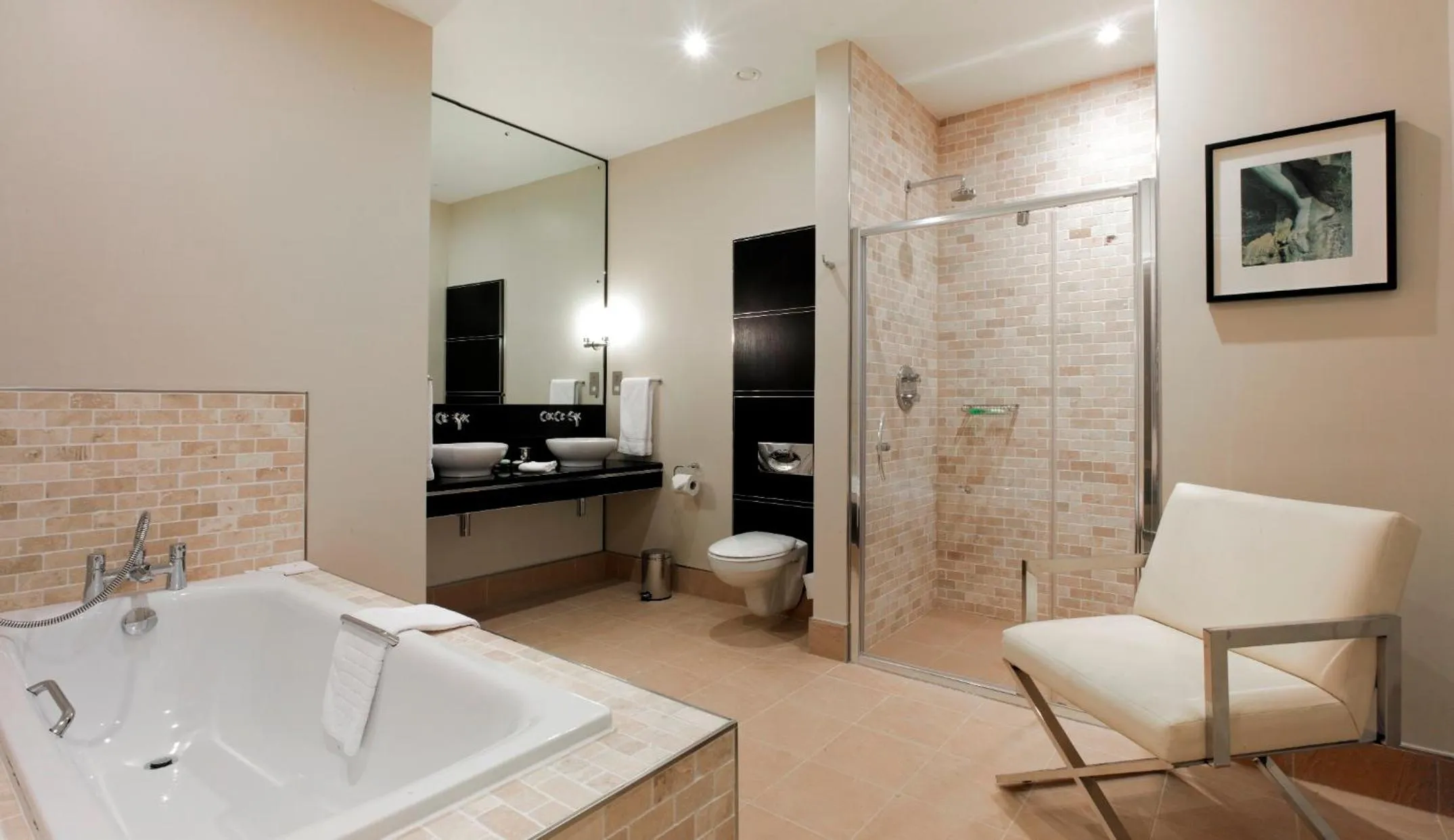 Shower in Bowood Hotel, Spa, and Golf Resort