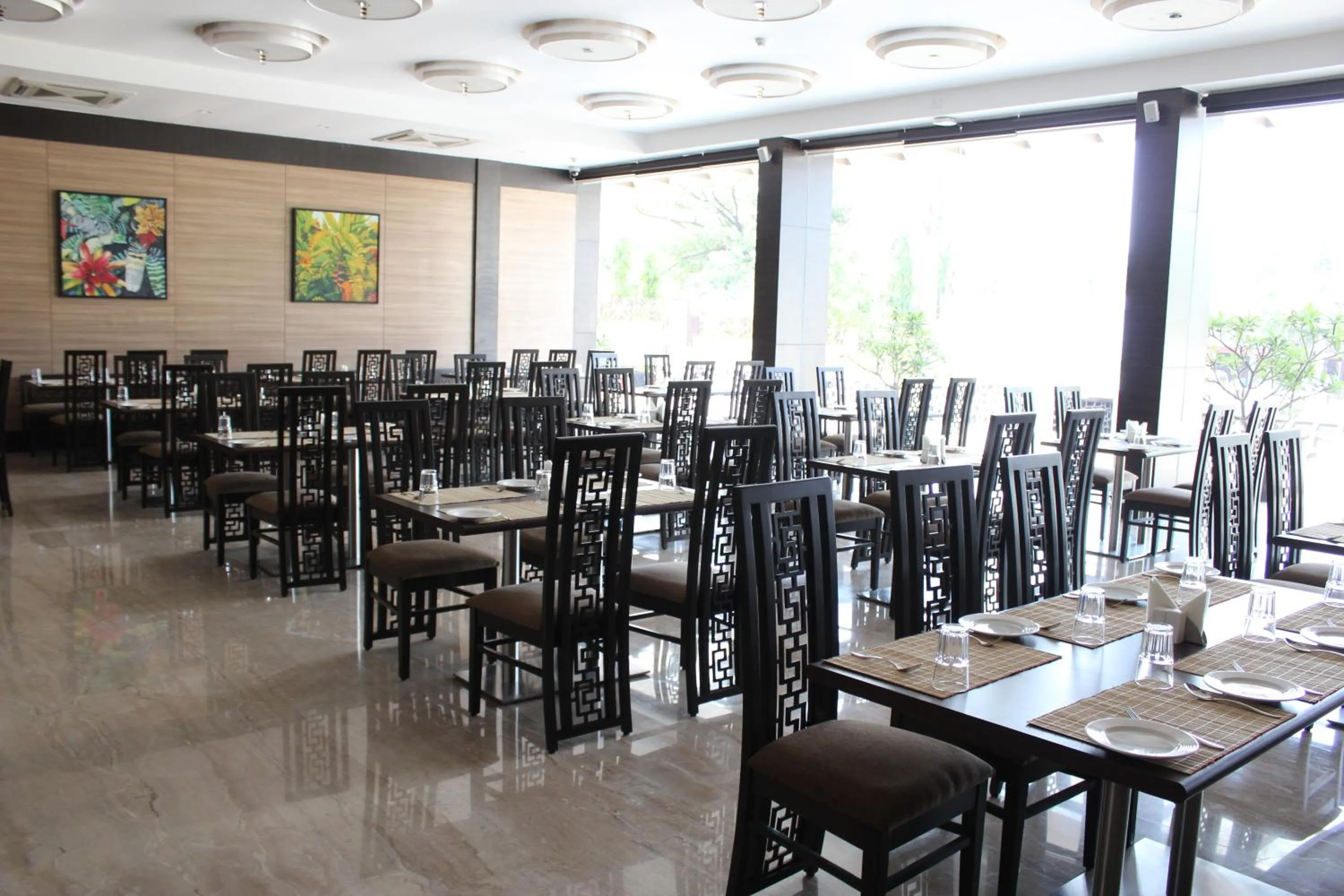 Restaurant/places to eat in Hotel Grand Visava Lonavala
