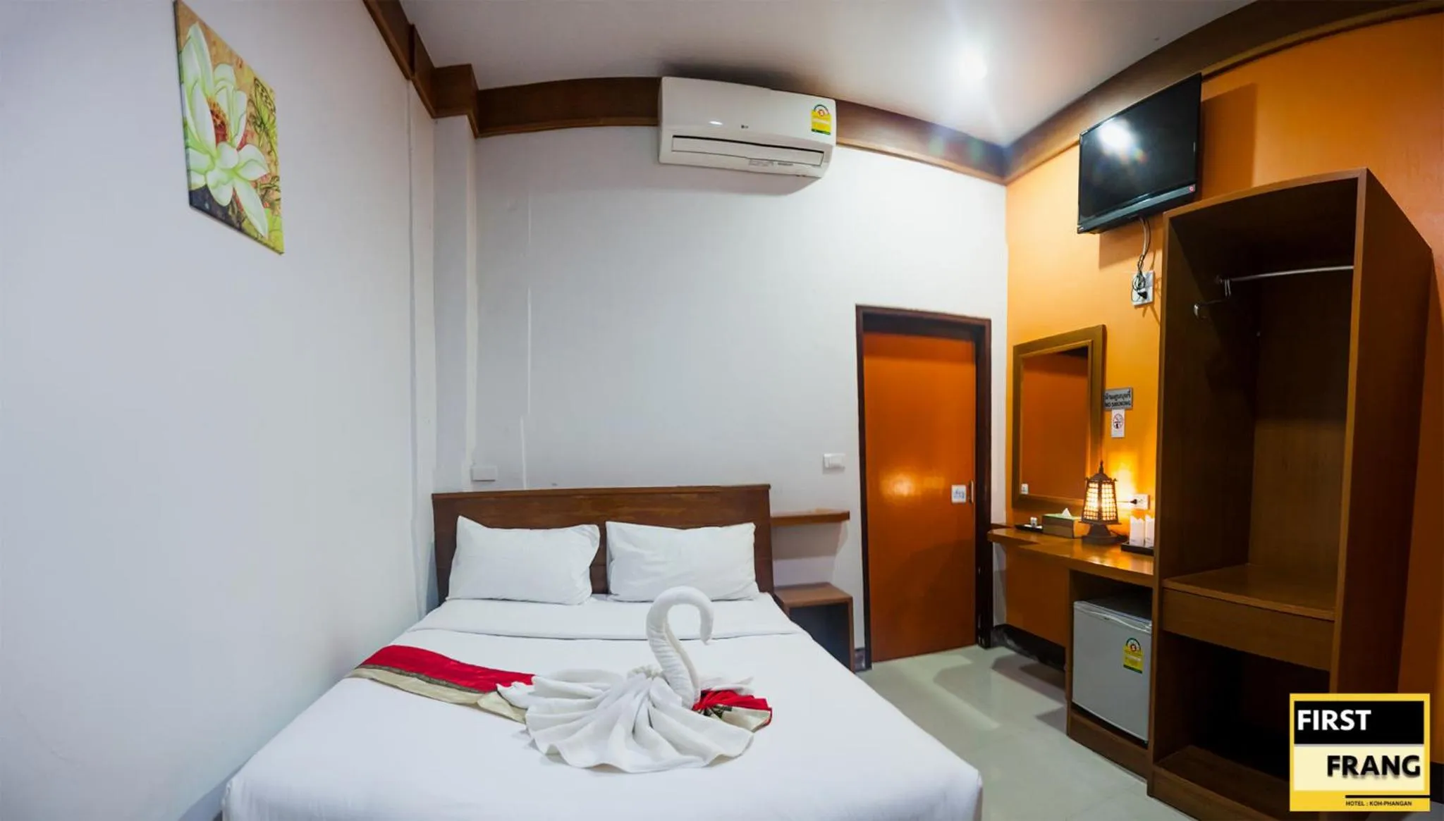 Area and facilities, Bed in First and Frang Hotel - Koh Phangan