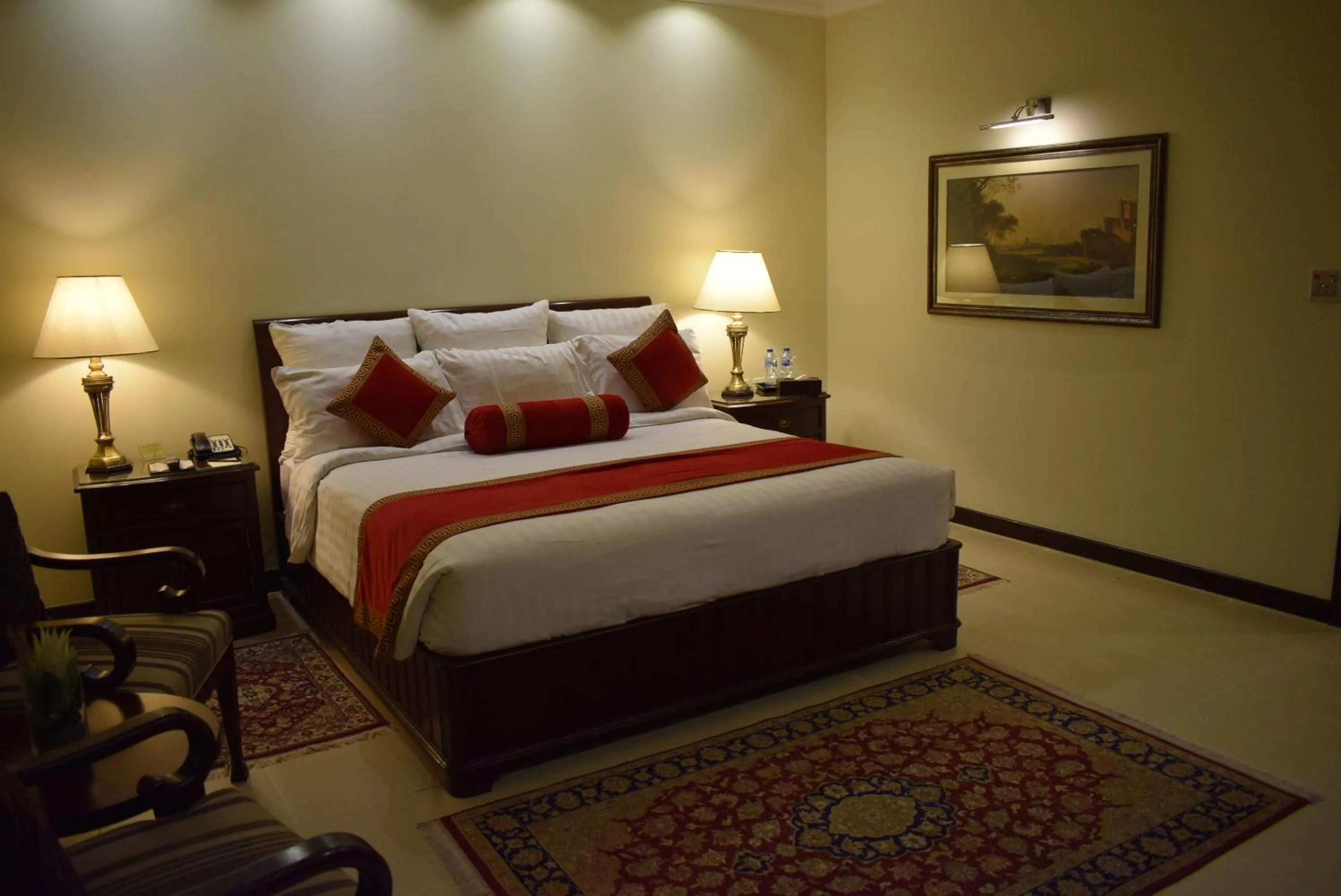 Bed in Faletti's Hotel Lahore