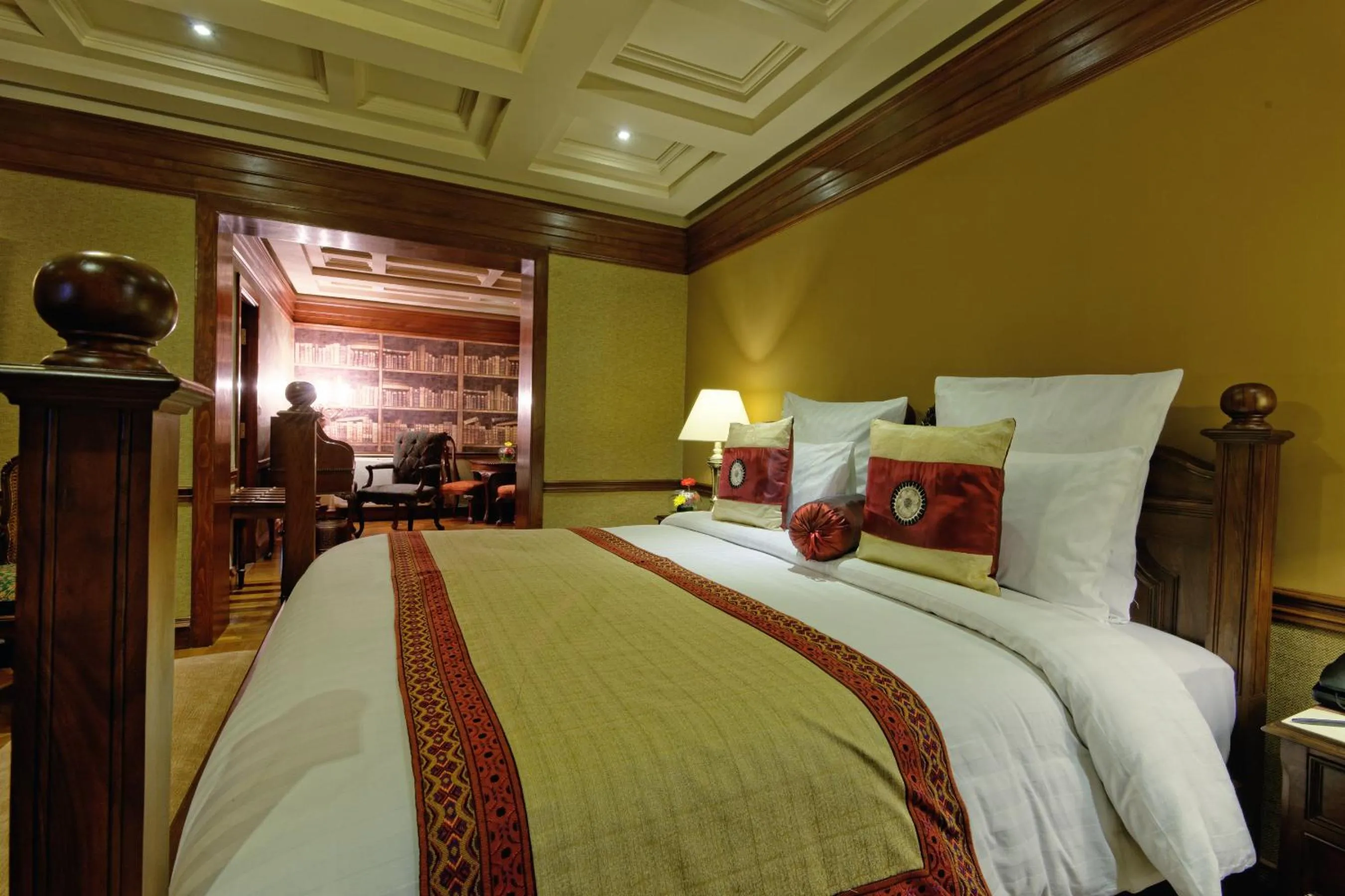 Bed in Faletti's Hotel Lahore