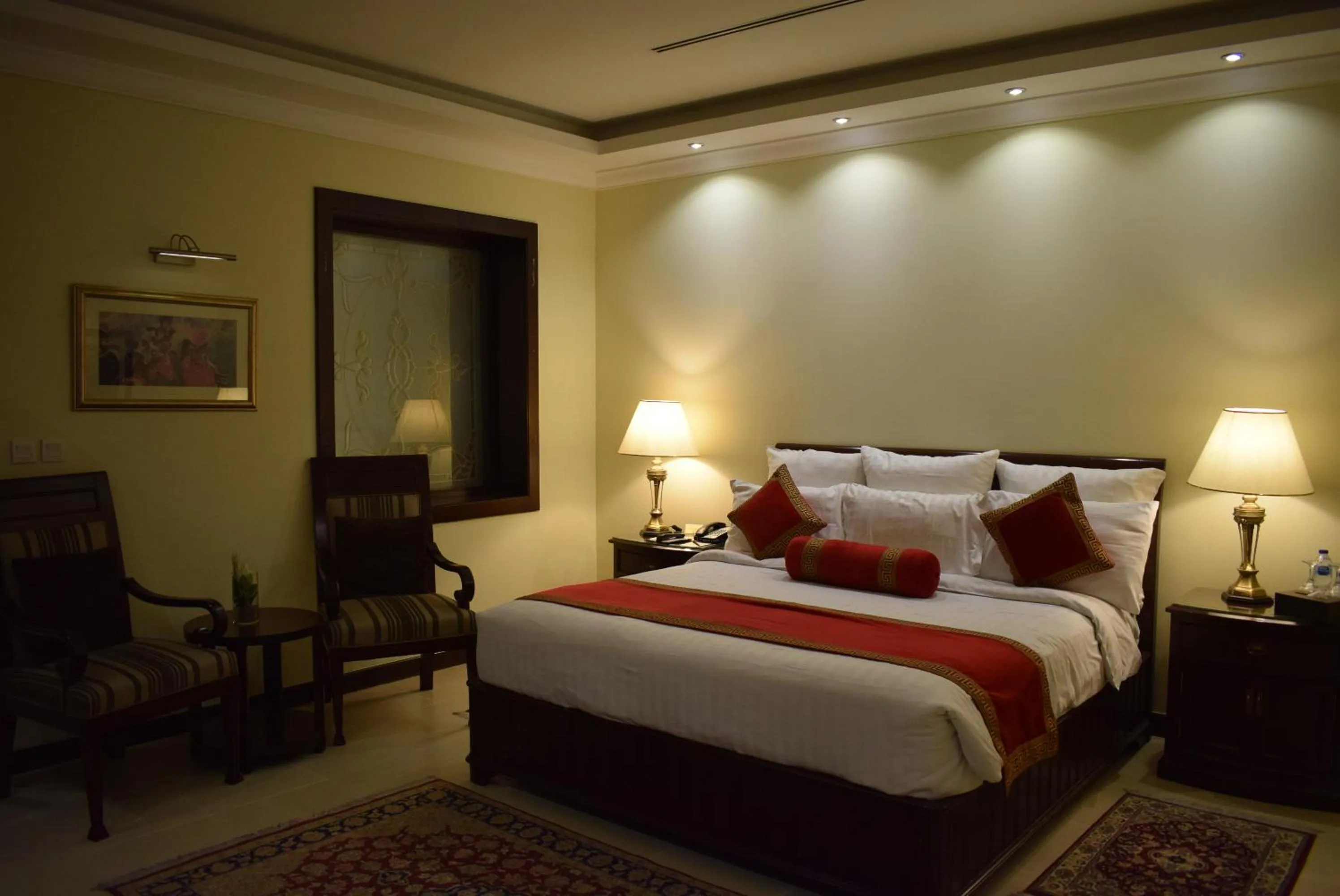 Bed in Faletti's Hotel Lahore