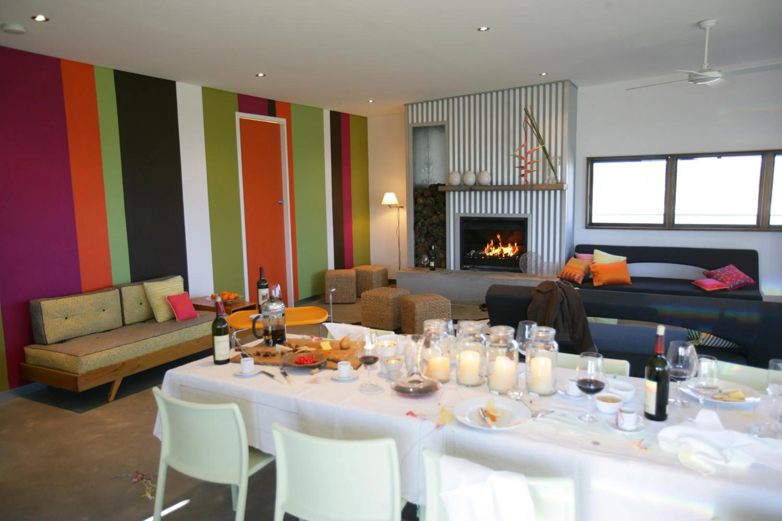 Communal lounge/ TV room in Tonic Hotel