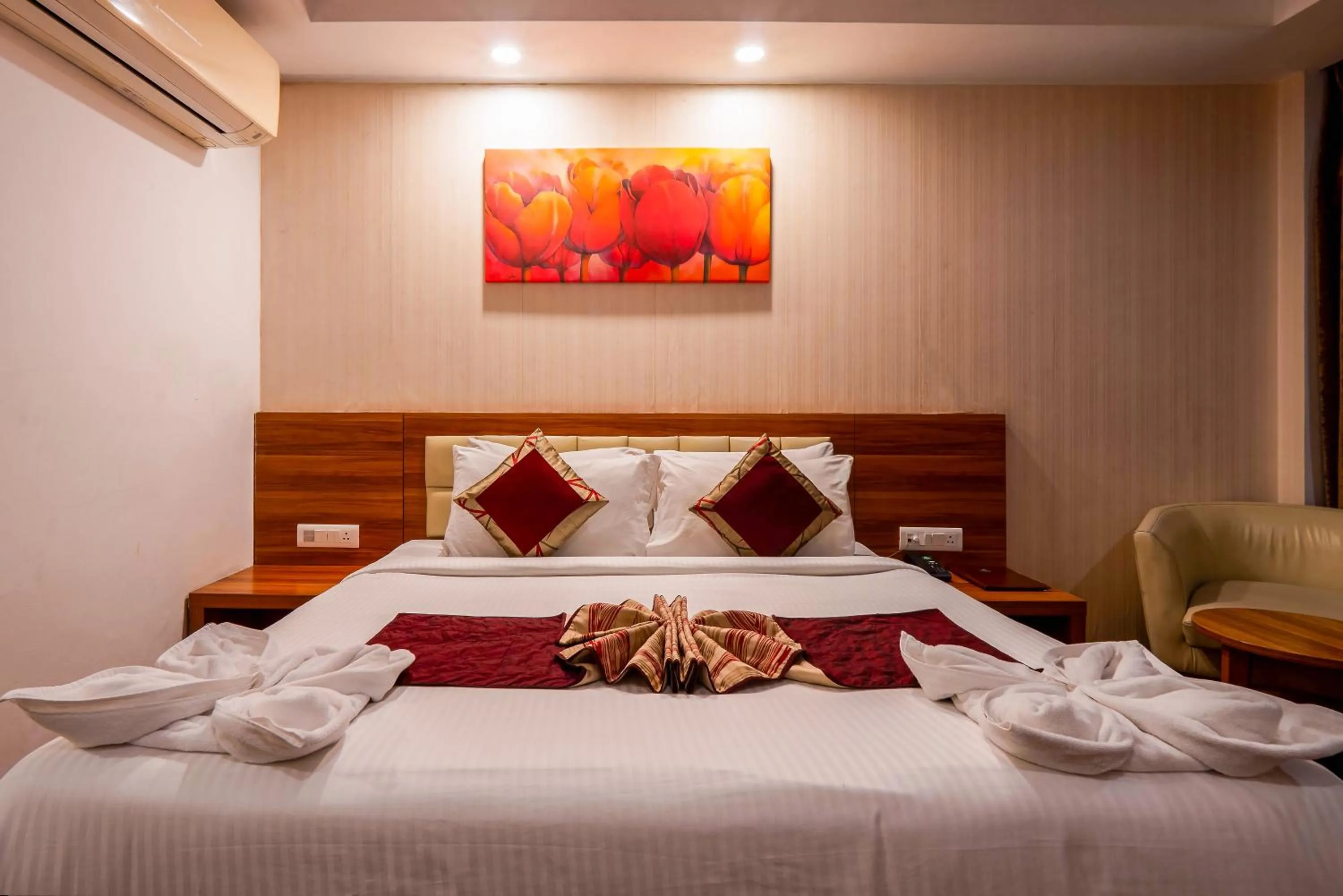 Bedroom, Bed in Le Roi Jammu - Near Jammu Railway Station