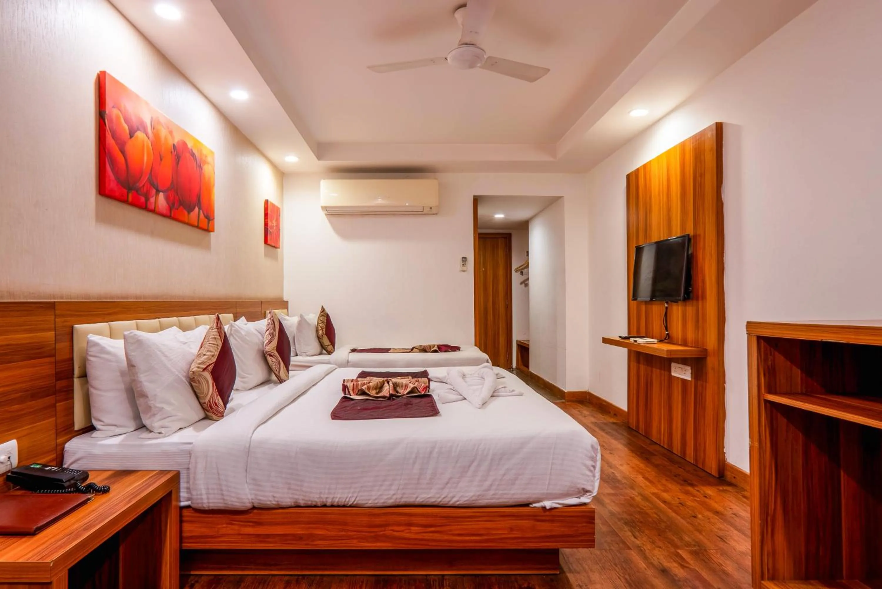 Bedroom, Bed in Le Roi Jammu - Near Jammu Railway Station