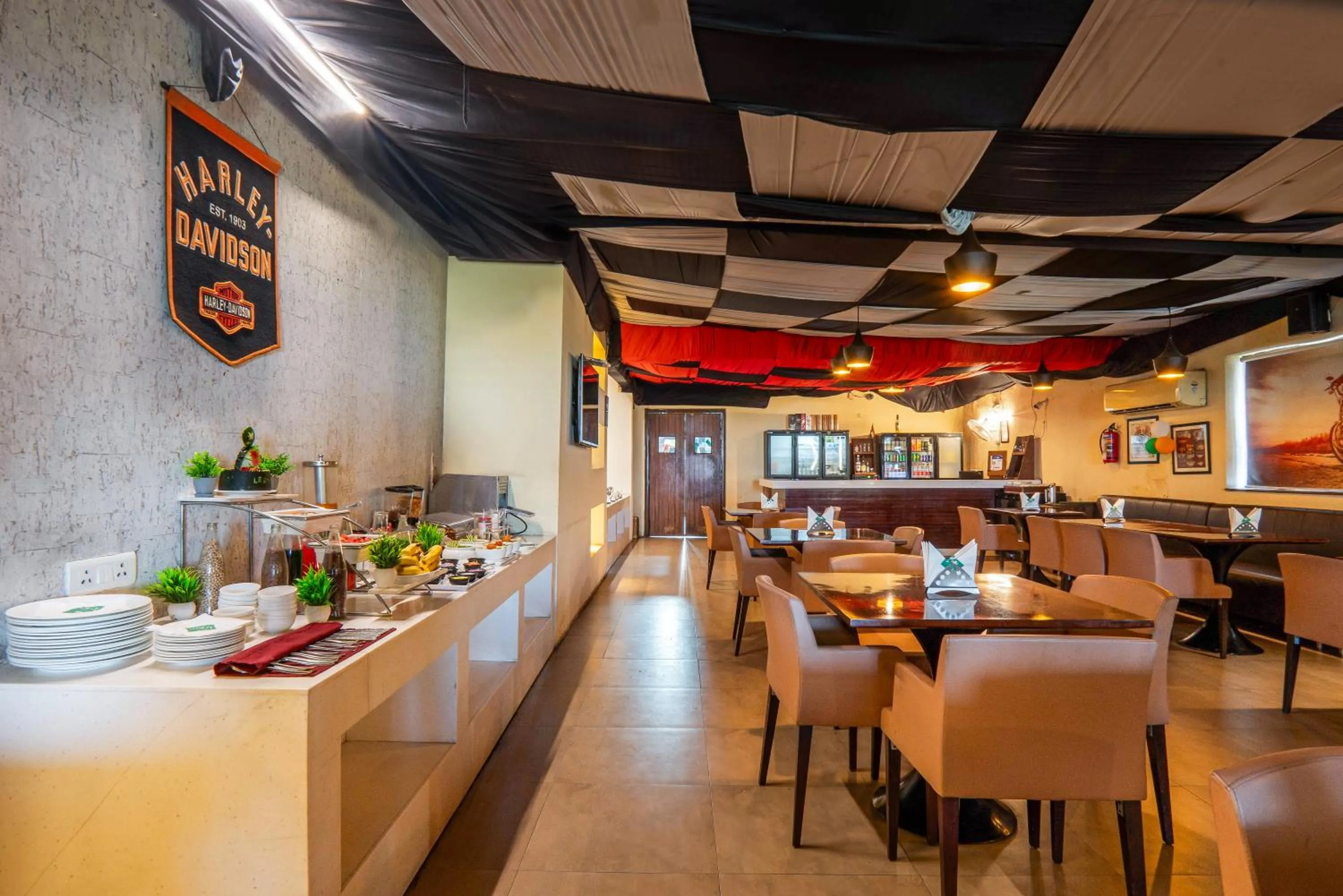 Restaurant/places to eat in Le Roi Jammu - Near Jammu Railway Station