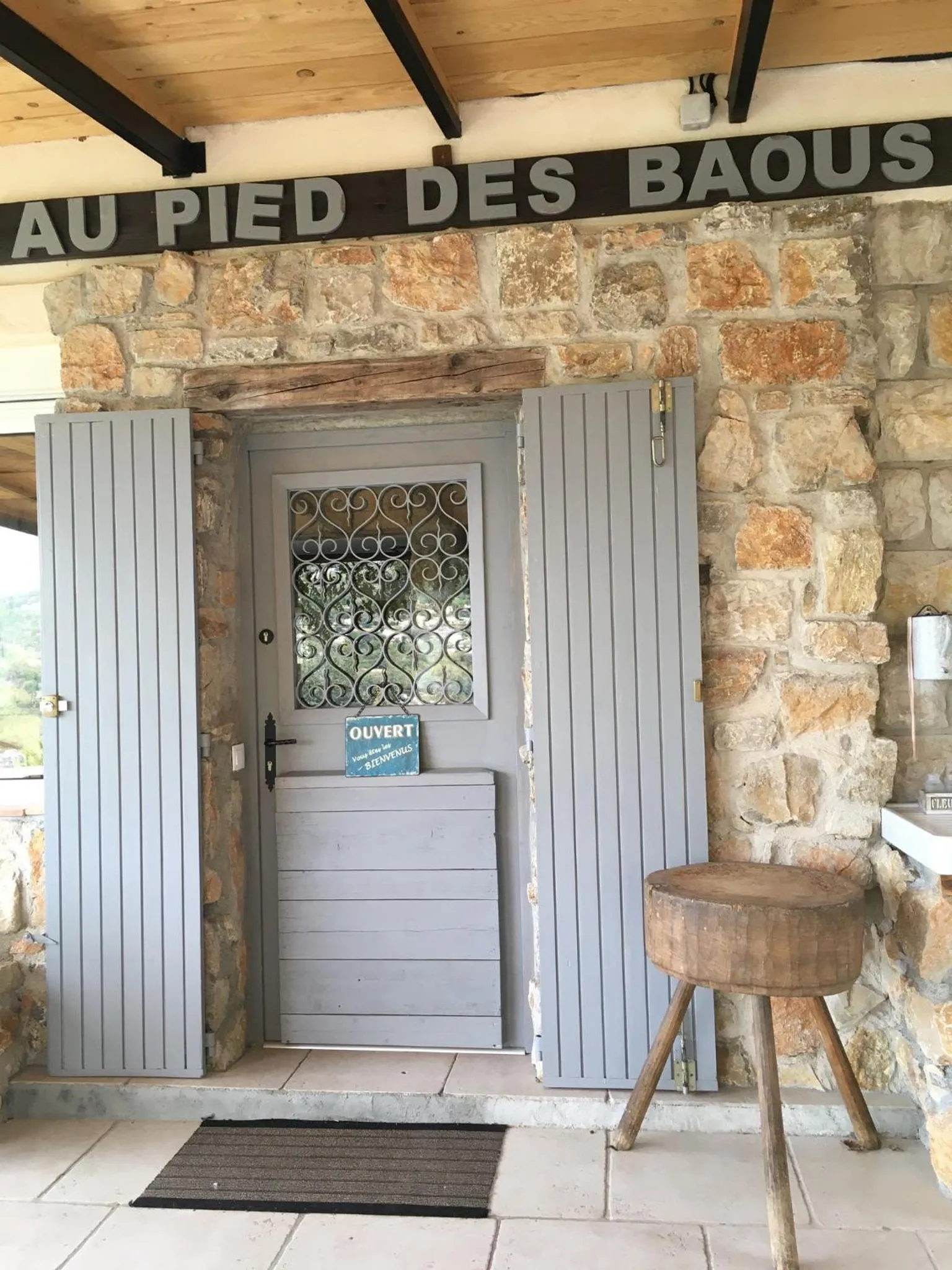 Facade/entrance in Au Pied des Baous