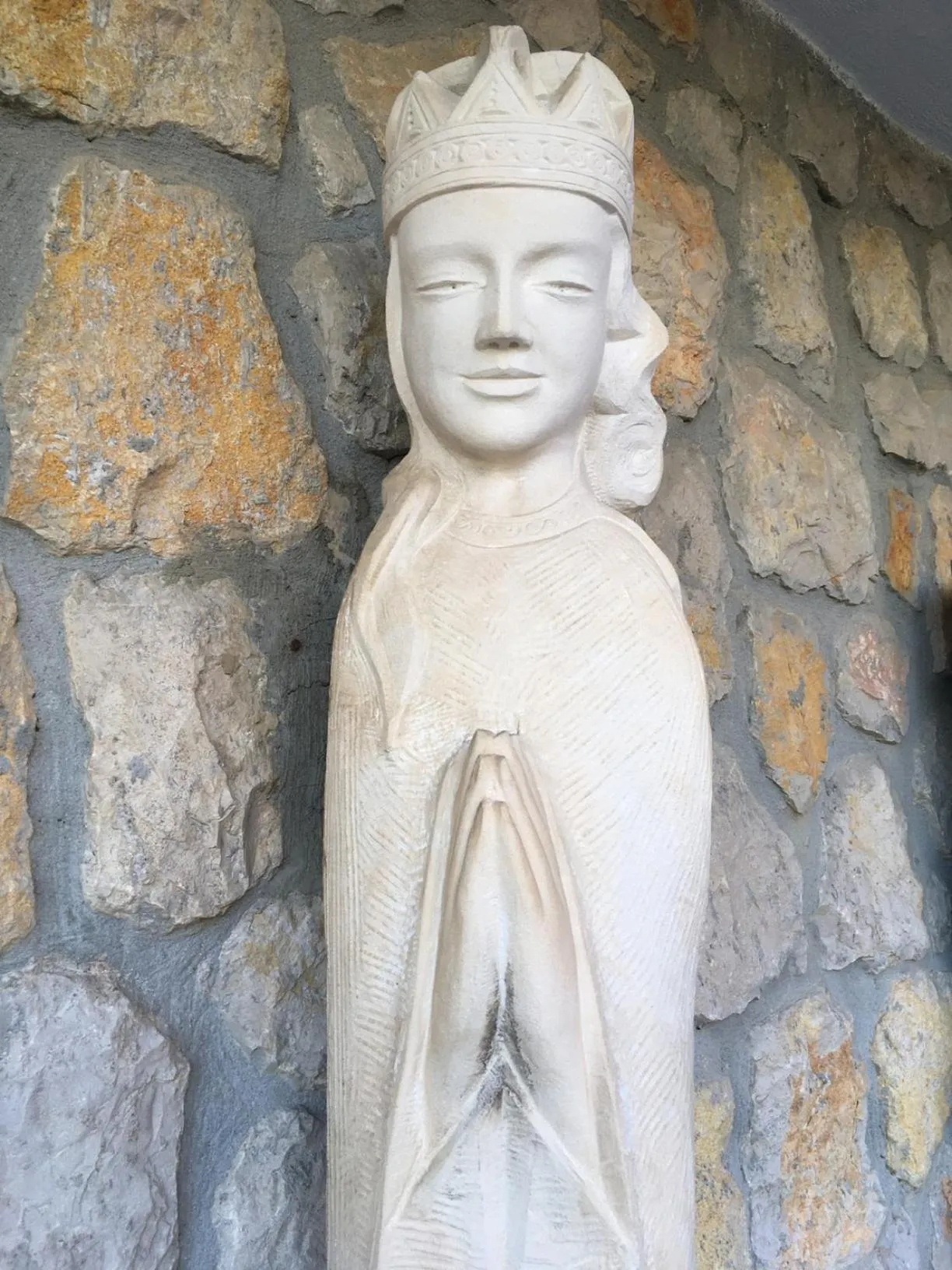 Decorative detail in Au Pied des Baous