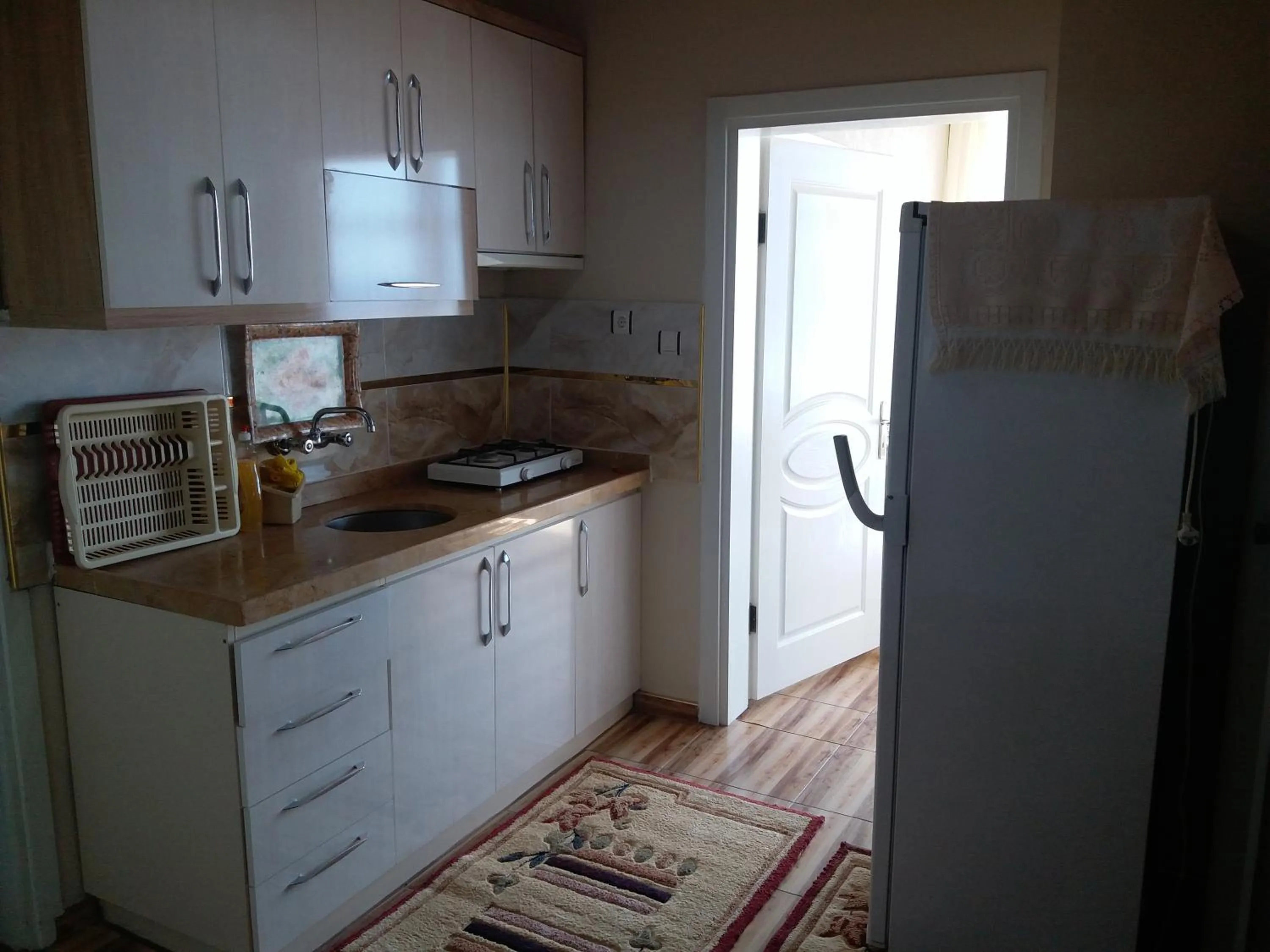 Kitchen or kitchenette in Sağlık Apart Pansiyon