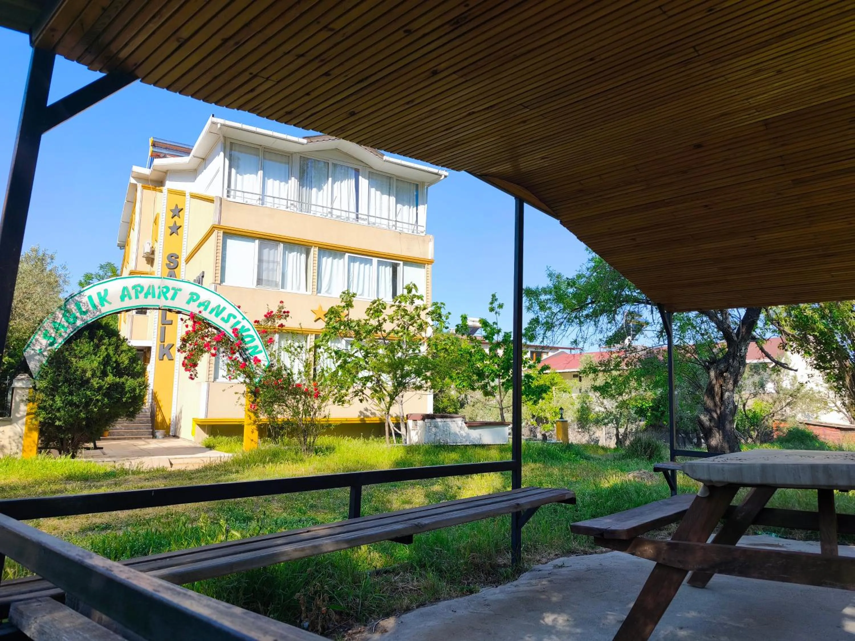 Garden in Sağlık Apart Pansiyon