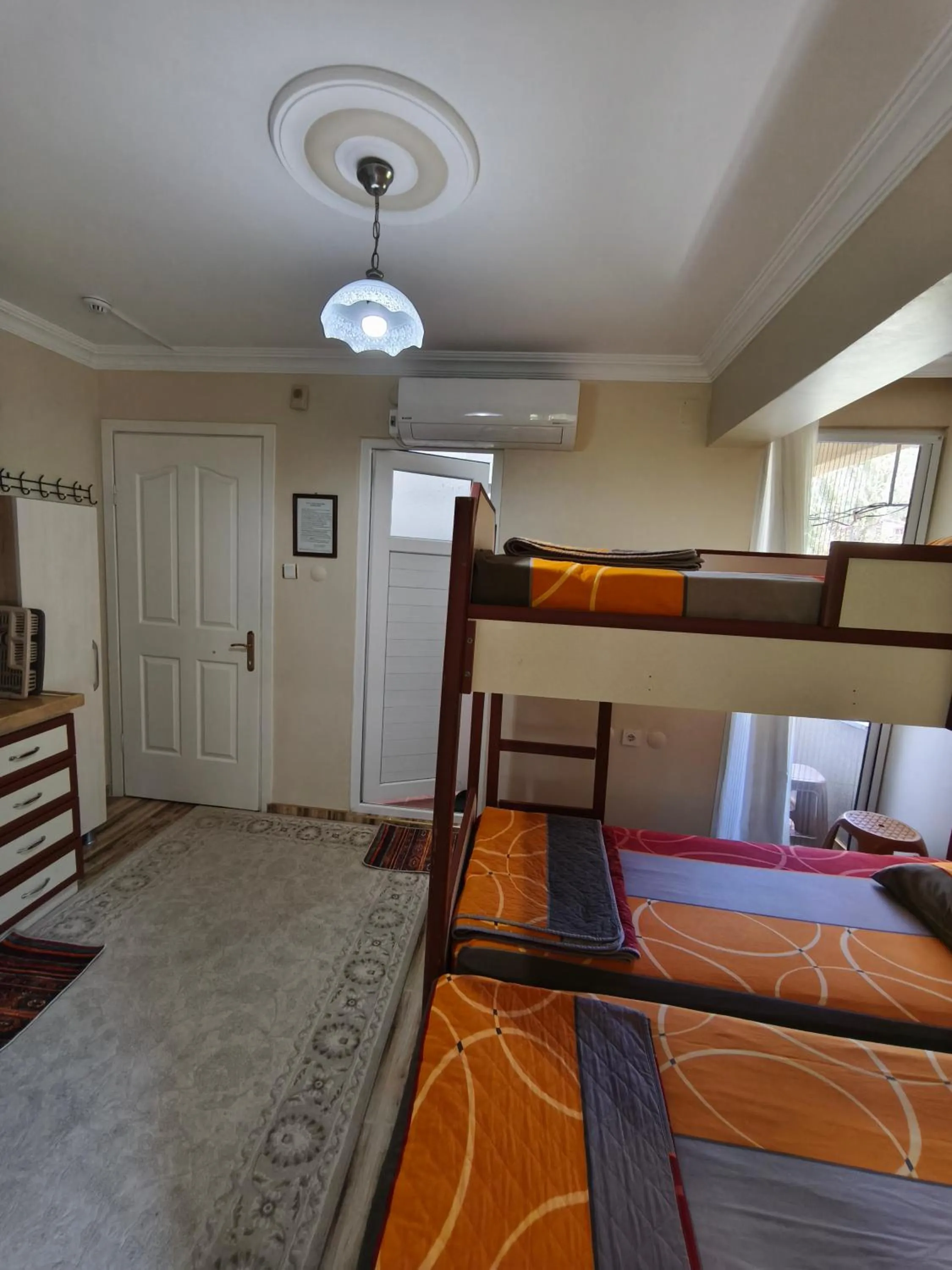 Photo of the whole room, Bed in Sağlık Apart Pansiyon