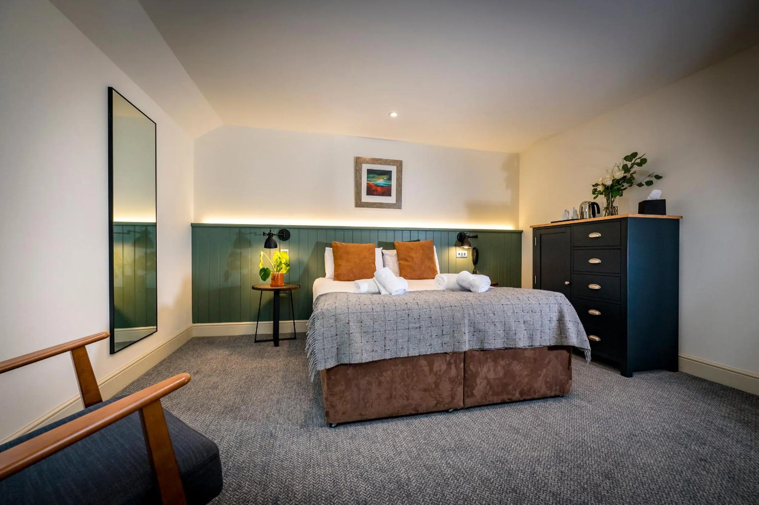 Bedroom, Bed in Loch Ness Inn