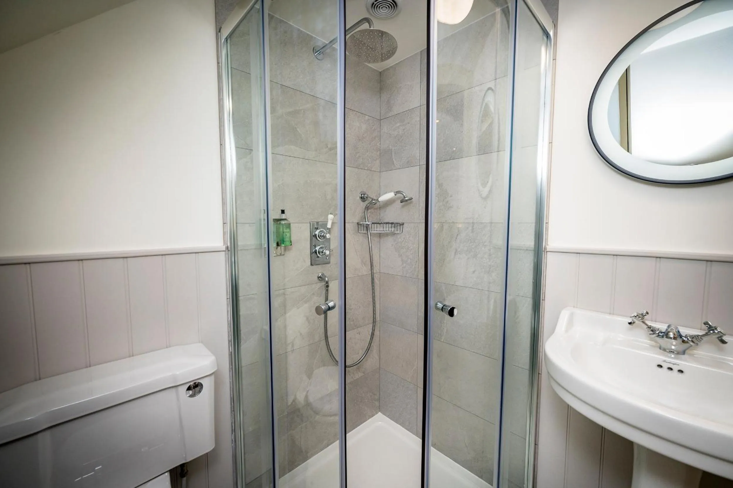 Shower in Loch Ness Inn